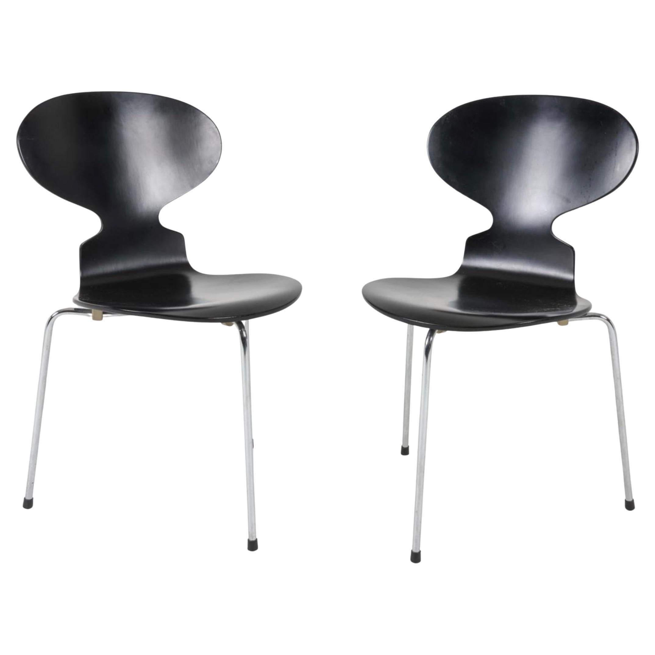 Scandinave moderne Ensemble de 6 chaises fourmis en laque noire Arne Jacobsen de Fritz Hansen en vente