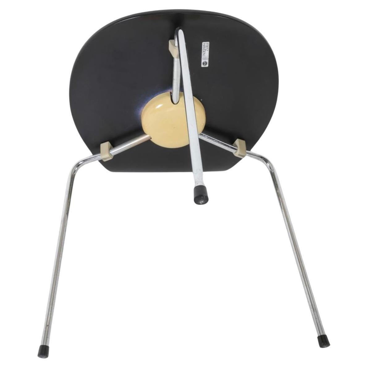 Travail du bois Ensemble de 6 chaises fourmis en laque noire Arne Jacobsen de Fritz Hansen en vente