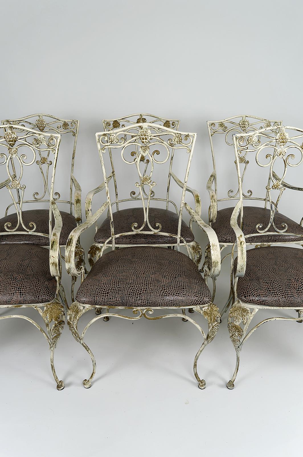 Doré Ensemble de 6 fauteuils Art Déco en fer forgé patiné, France, vers 1950 en vente