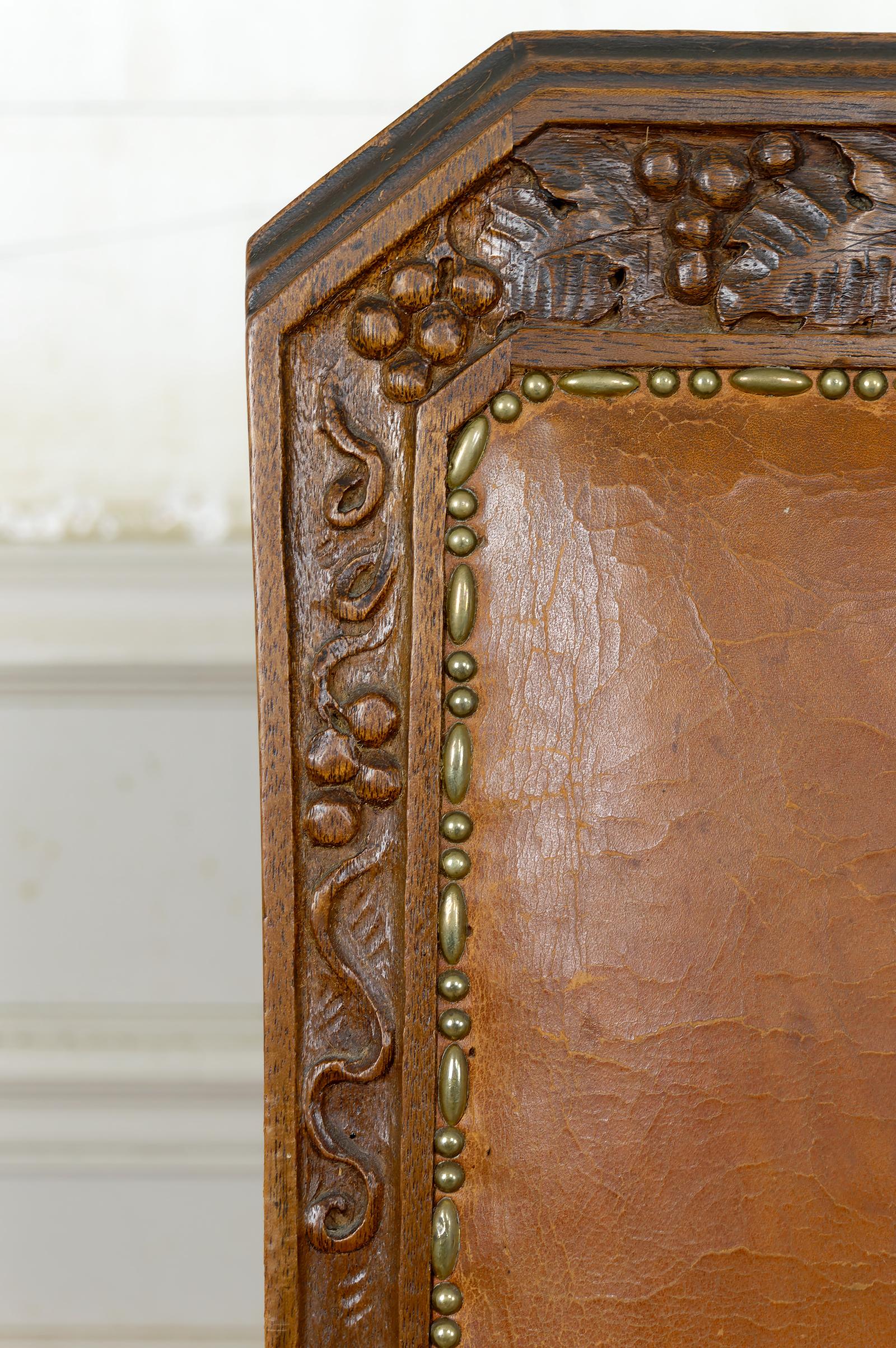 Set di 6 sedie Art Carved in noce intagliato, att. Gauthier-Poinsignon, CIRCA 1920 in vendita 1