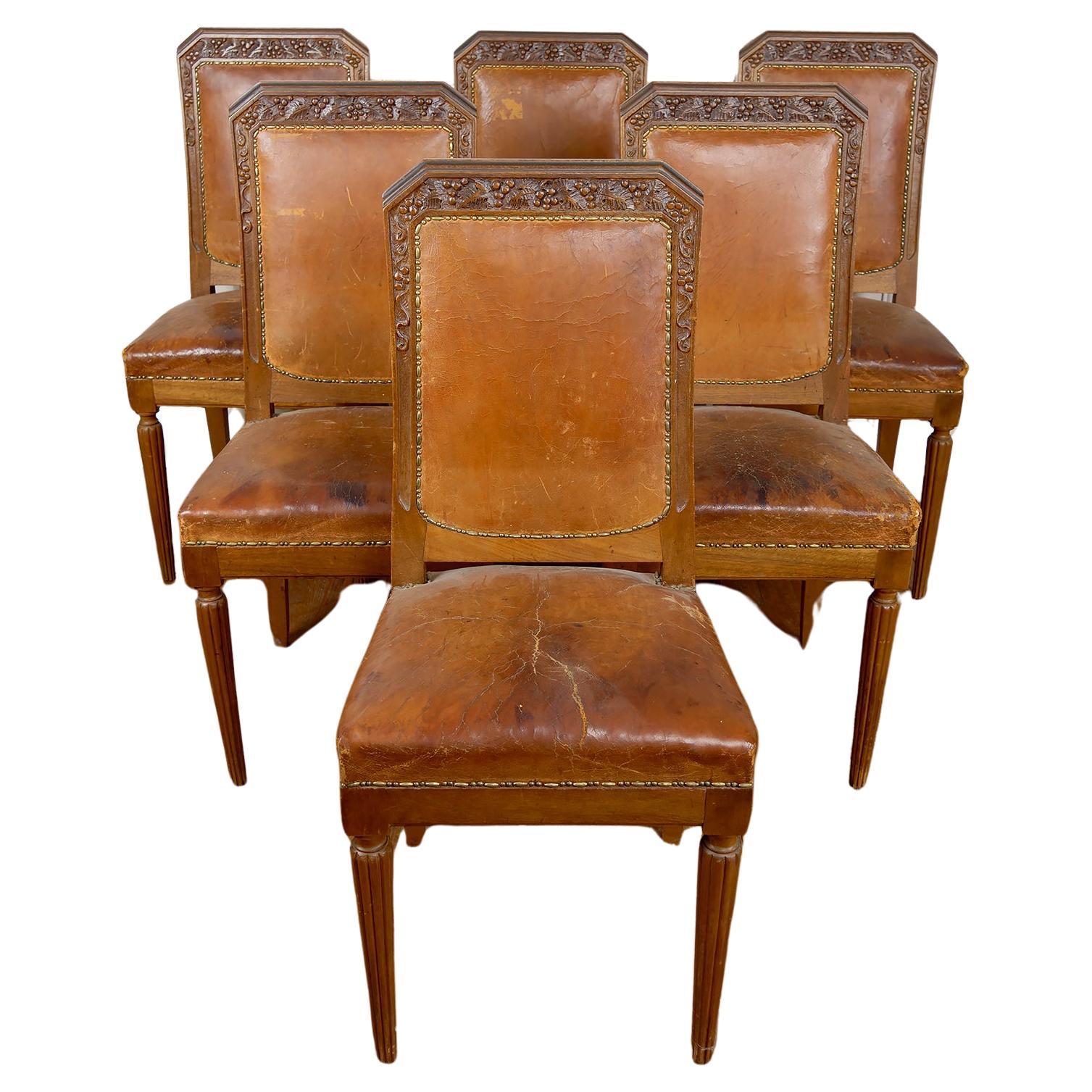 Ensemble de 6 chaises Art Deco en noyer sculpté, att. Gauthier-Poinsignon, vers 1920