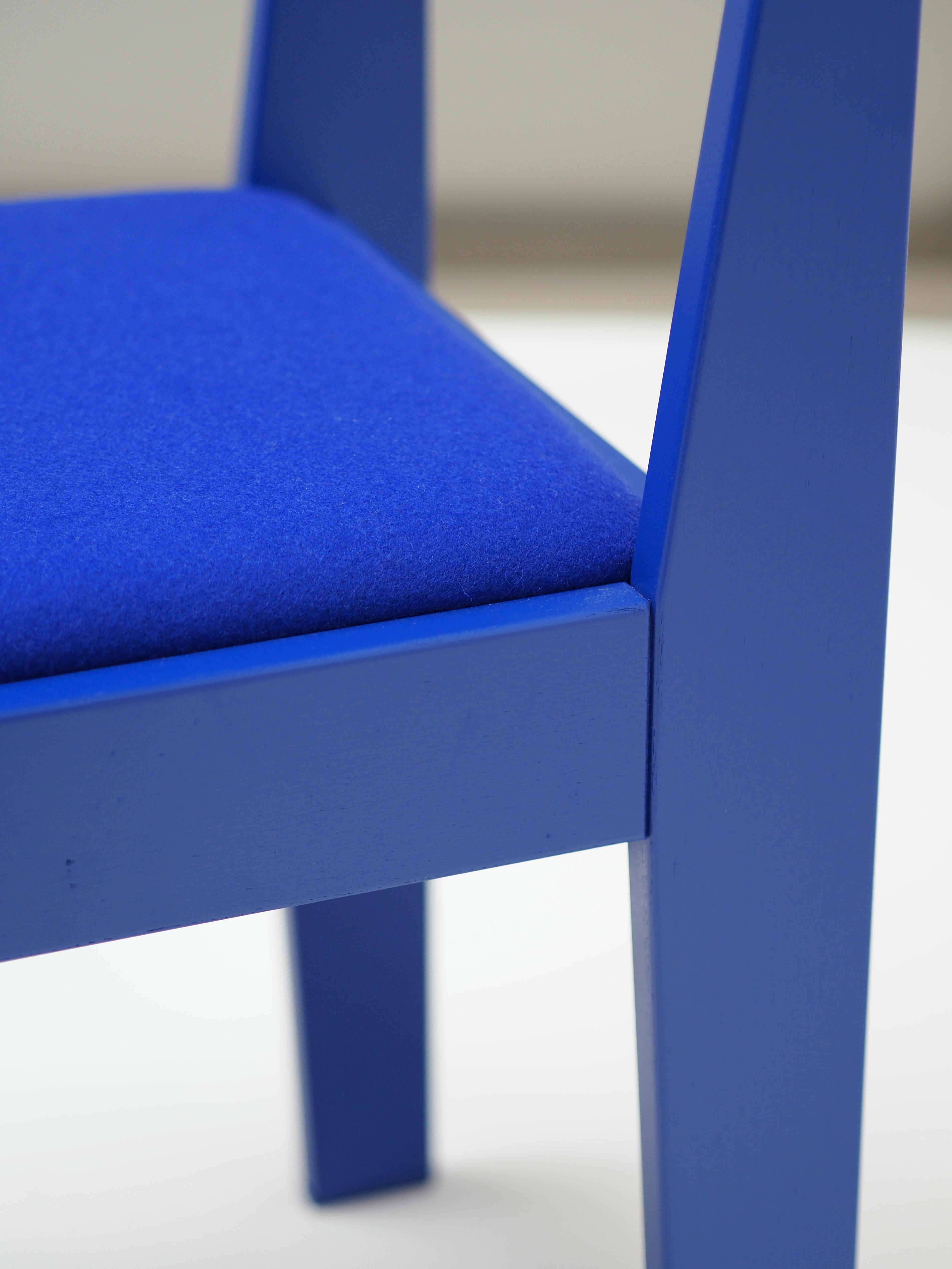 chaise bleu klein