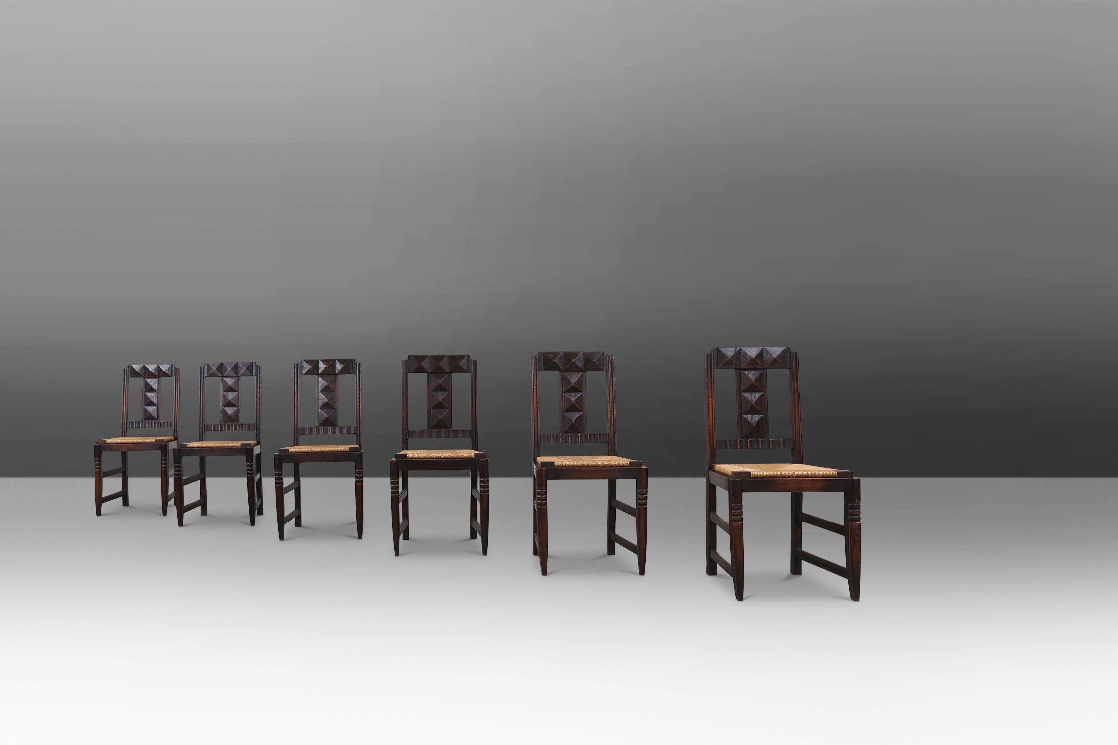 France / 1940 / 6 chairs/ Victor Courtray / Oak, Wicker / Art Deco

Set of 6 stylish solid oak dinner chairs with woven sisal sectioned seats and geometrical Art Deco carved backrests and legs. Designed by the French designer Victor Courtray in the