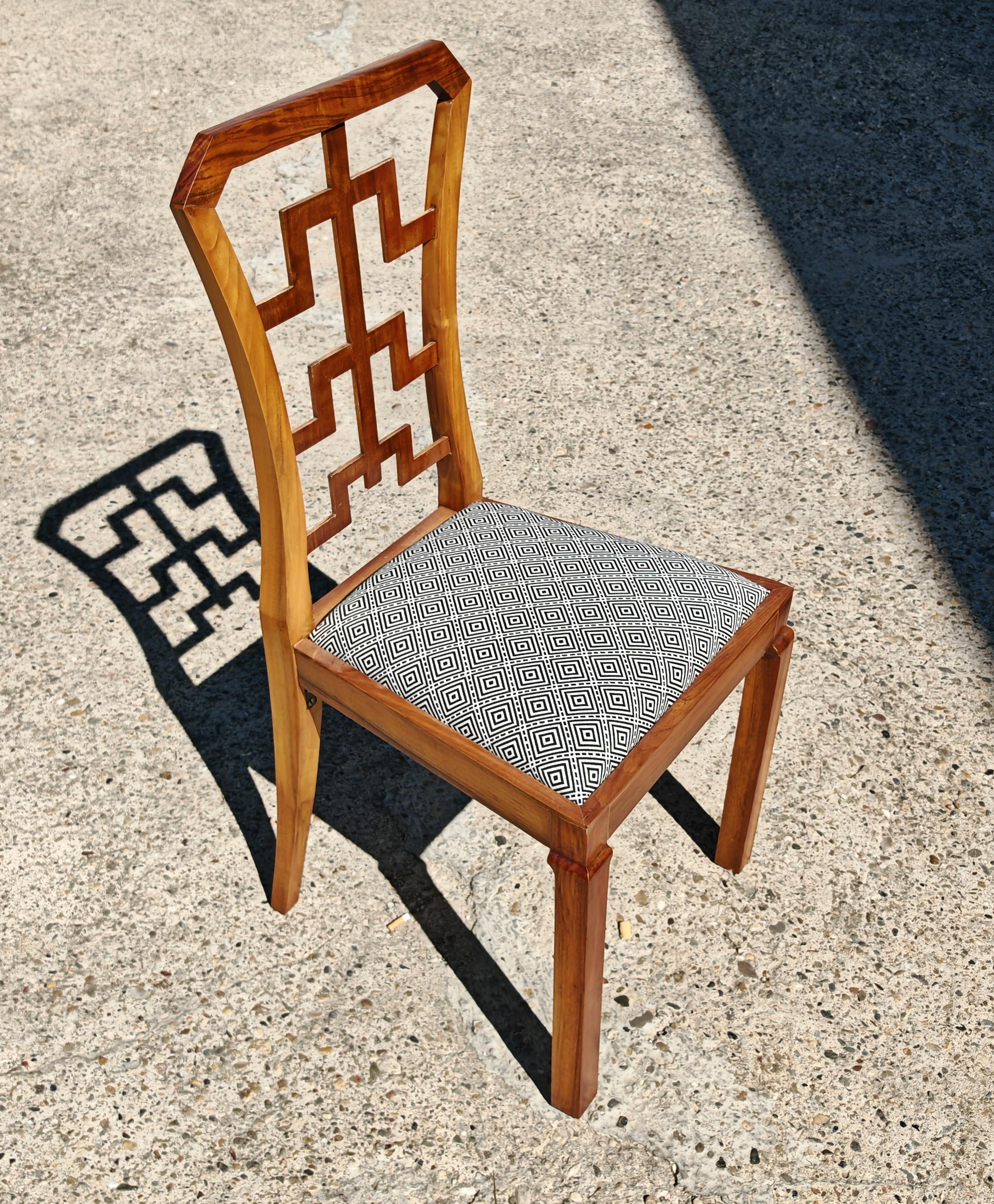 Metà XX secolo Set di 6 sedie da pranzo Art Deco in noce con schienali mozzafiato, Austria anni '30 in vendita