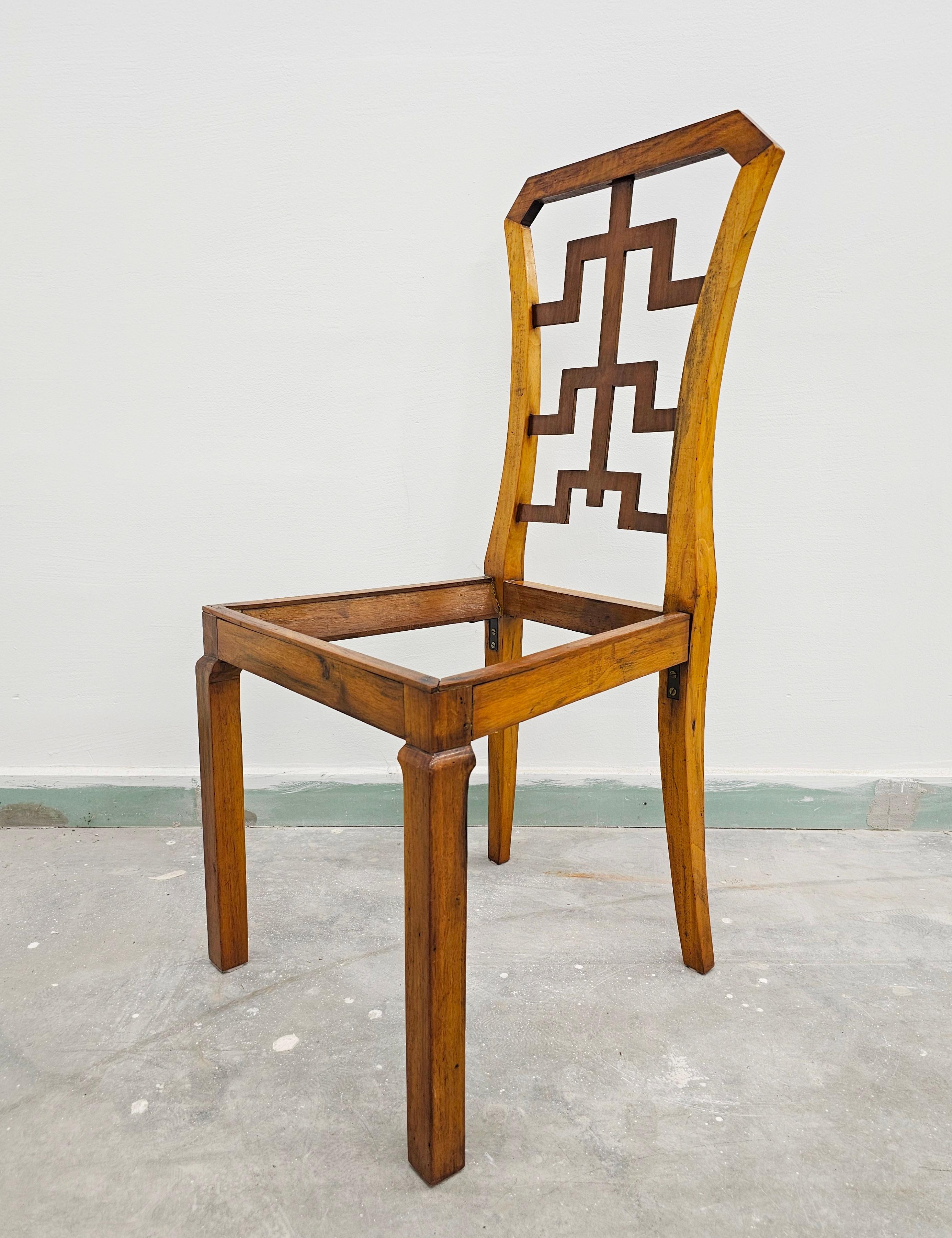 Set of 6 Art Deco Dining Chairs in walnut with stunning backrests, Austria 1930s For Sale 1