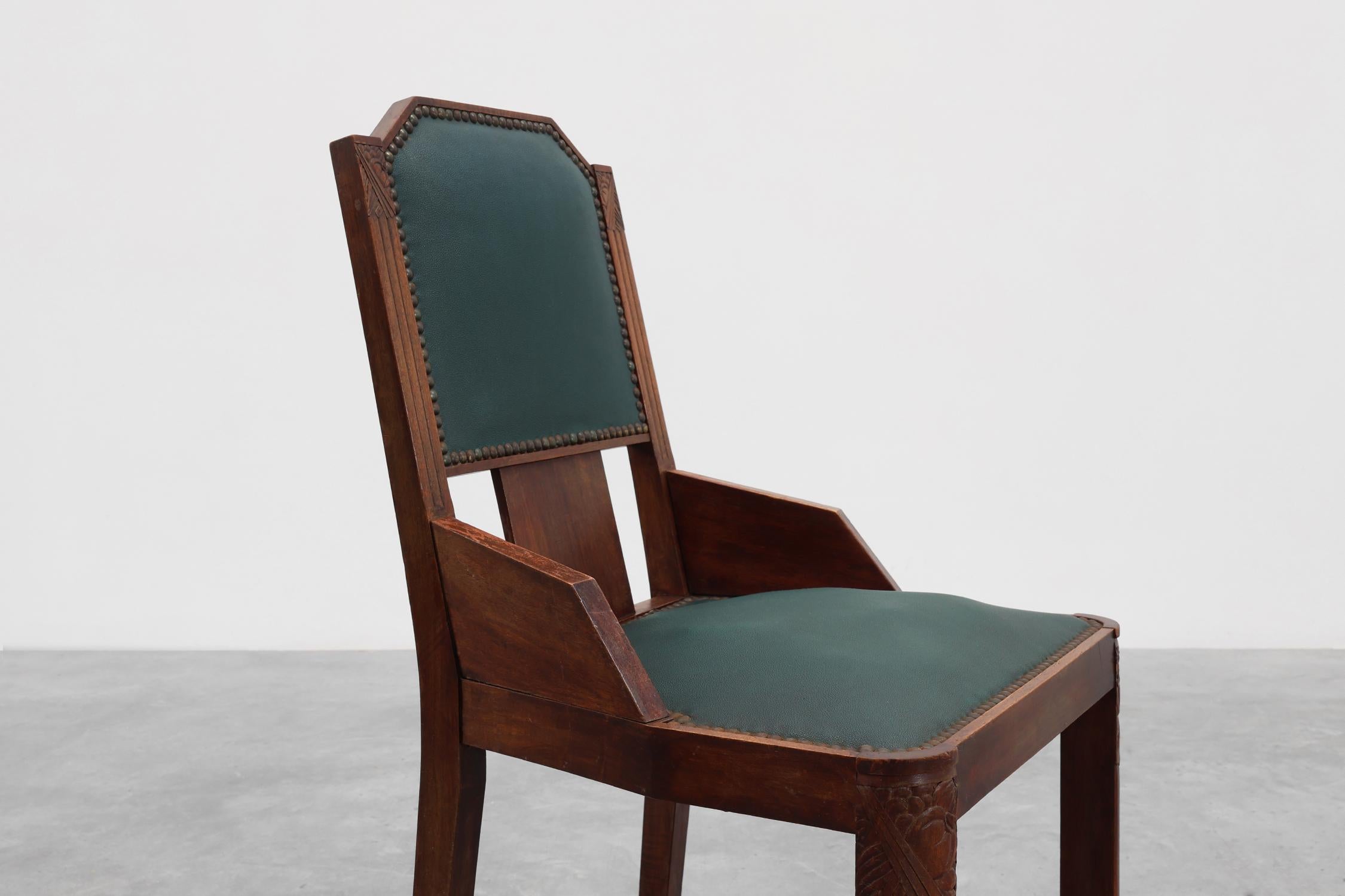 Satz von 6 Art Deco Esszimmerstühlen aus Holz mit Originalpolsterung, Belgien 1930er Jahre (Geschnitzt) im Angebot