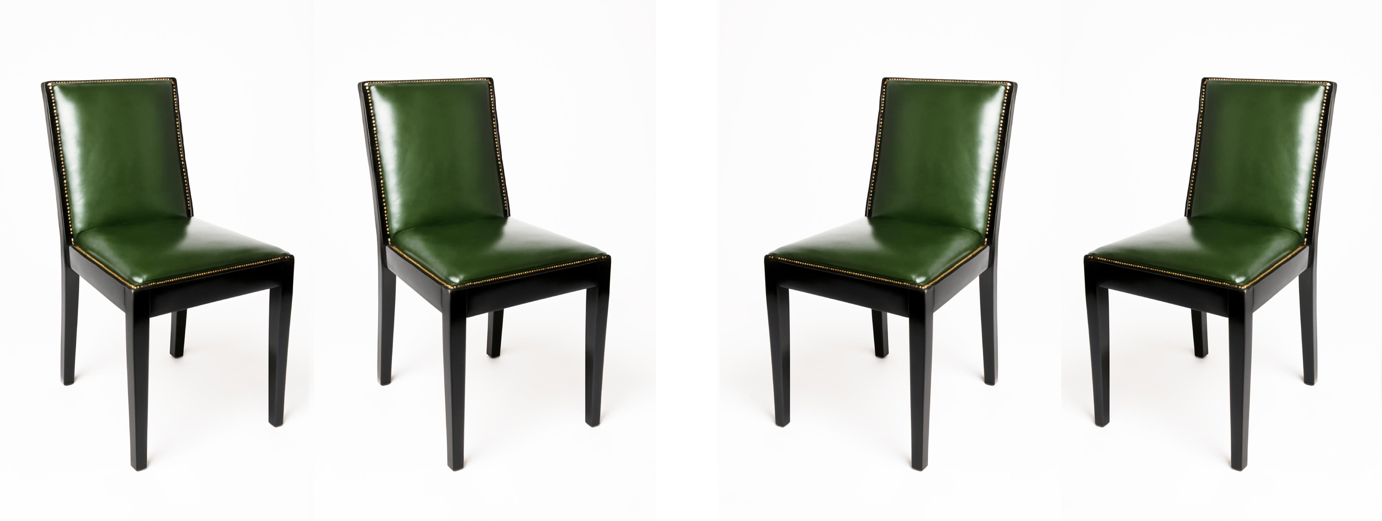 Francese Set di 6 sedie da pranzo Art Deco in pelle laccata nera, 20° secolo in vendita