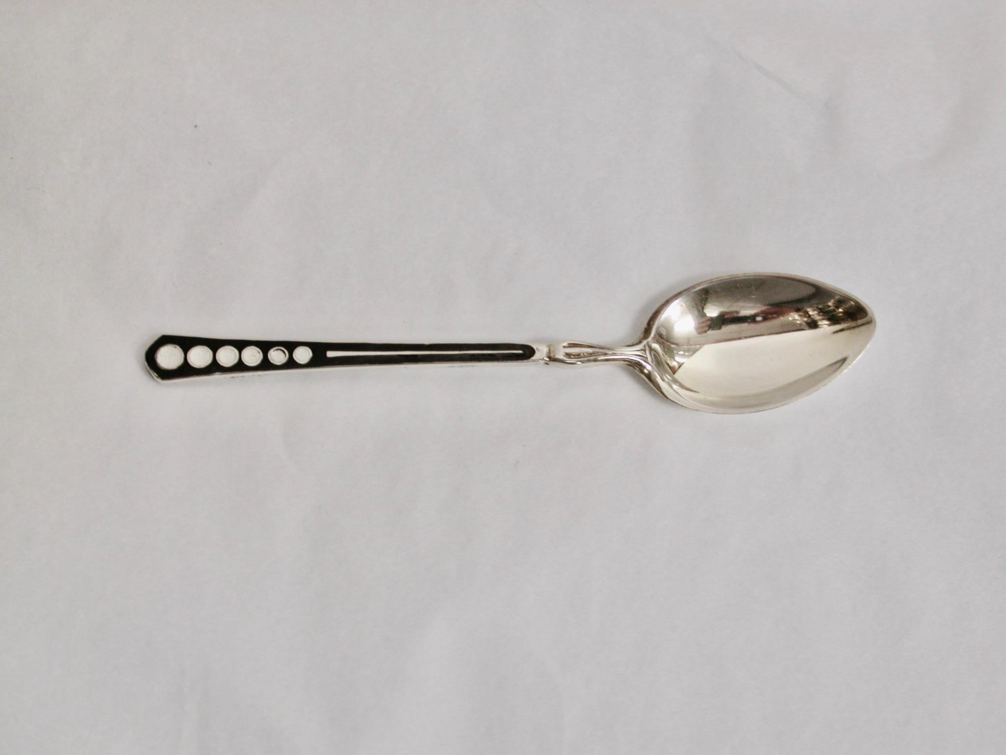 Inglese Set di 6 cucchiaini da caffè Art Deco in argento e smalto Turner & Simpson 1948 in vendita