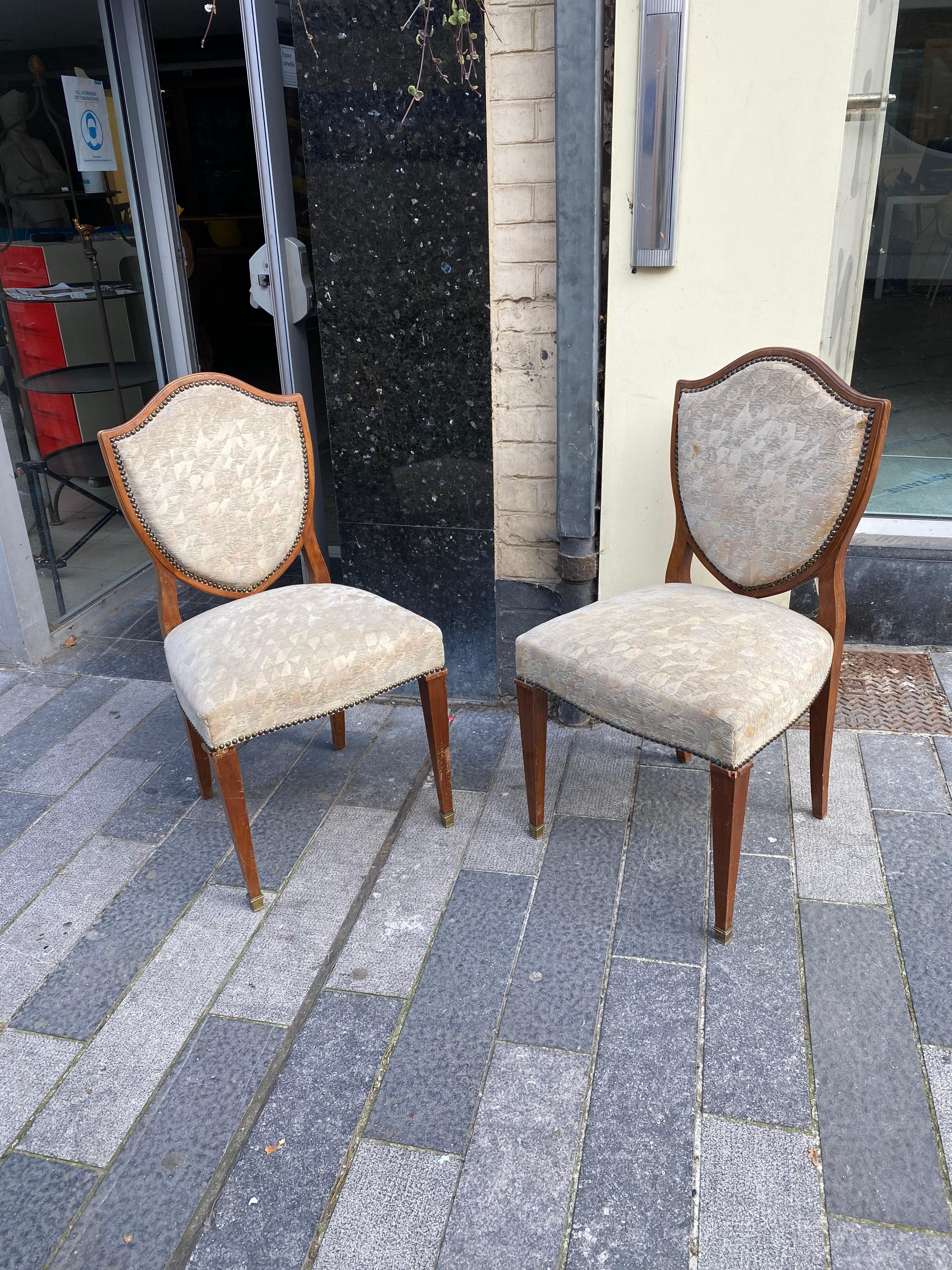 Set of 6 Art Deco Walnut Chairs, Brass Foot Clogs In Good Condition For Sale In Saint-Ouen, FR