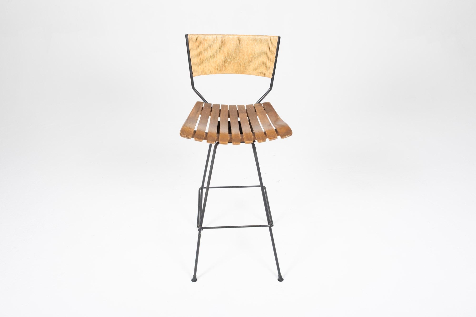 Set of 6 Arthur Umanoff Swivel Seat Bar Stools in Slatted Wood, Raffia, & Iron For Sale 1