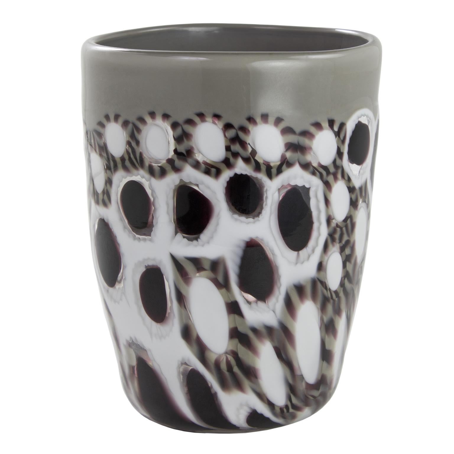These artistic glasses are handmade by the master artisan using murrine, black and white and grey paste border. 
Every piece differs one from the other and has a unique combination of these materials.

Precious pieces that can enrich every