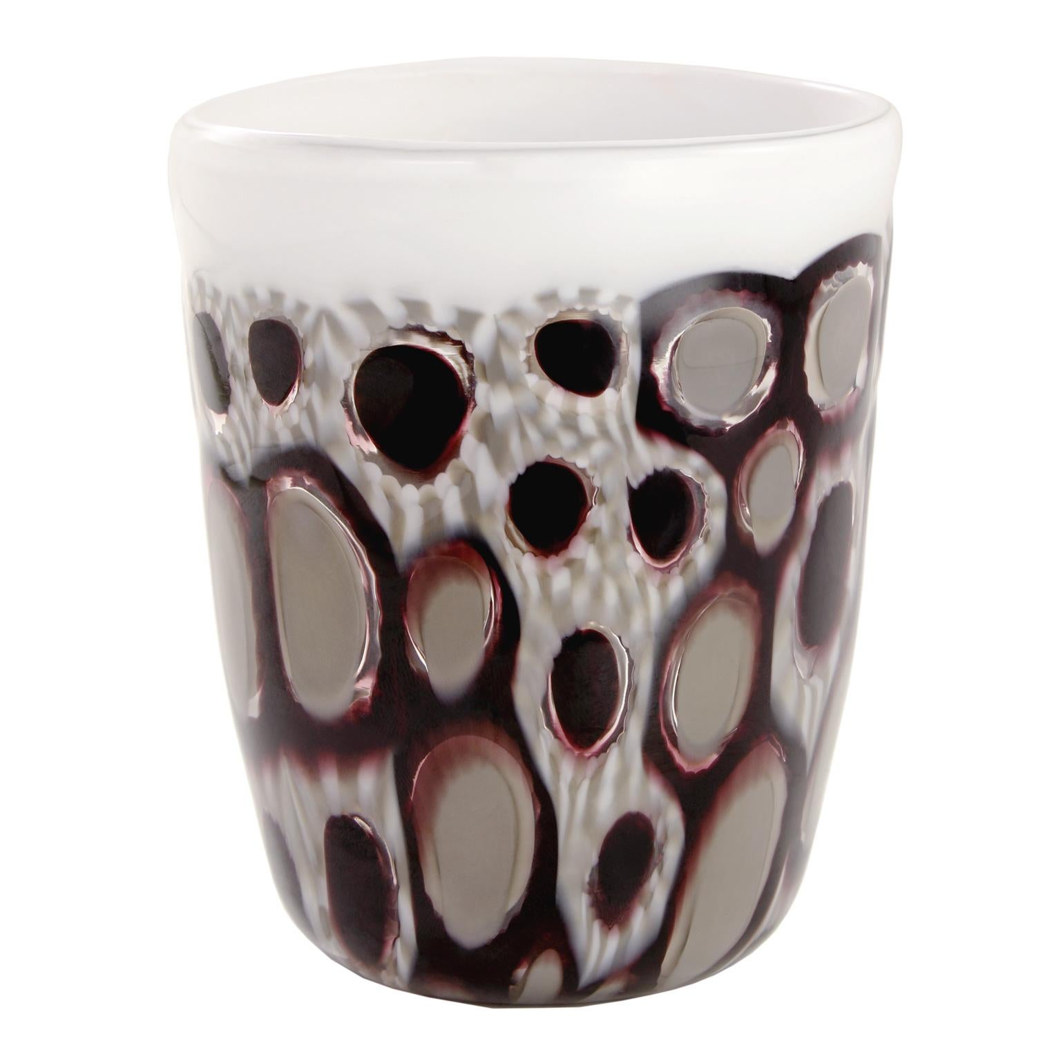 These artistic glasses are handmade by the master artisan using murrine, black and white and white paste border. 
Every piece differs one from the other and has a unique combination of these materials.

Precious pieces that can enrich every