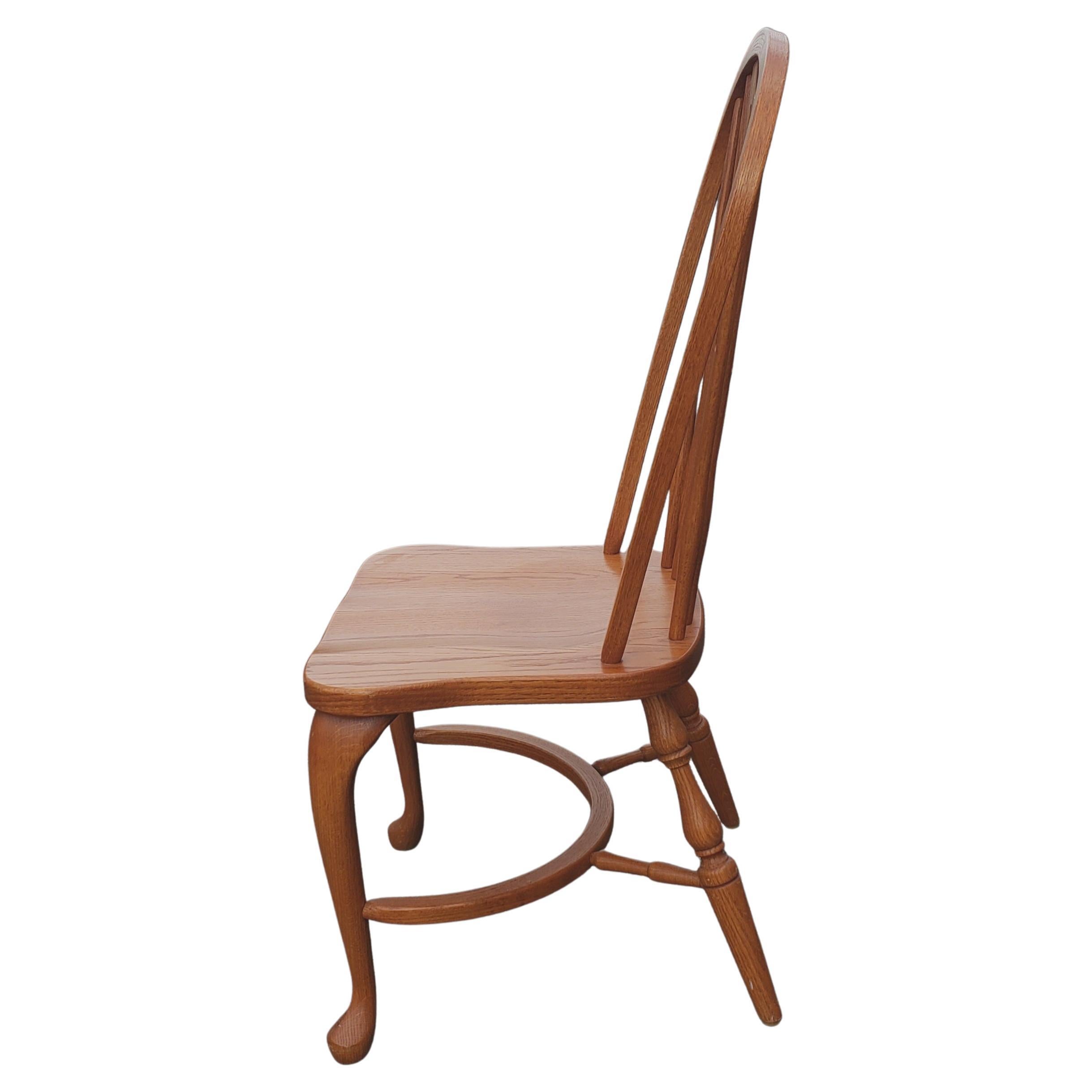 20ième siècle Ensemble de 6 chaises Windsor en chêne massif Americana Arts and Crafts en vente