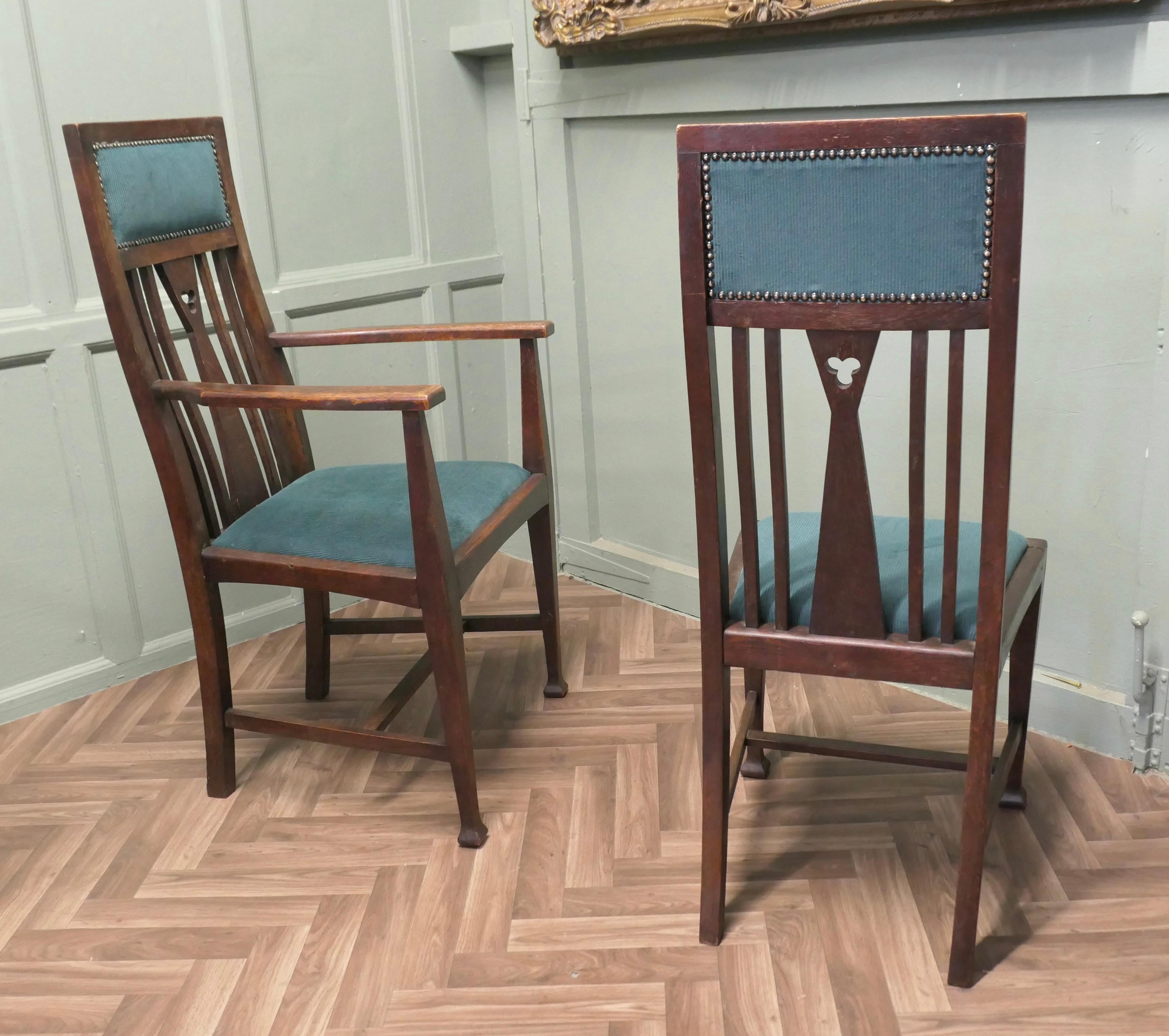 Set of 6 Arts and Crafts Dining Chairs   This is a very handsome set in vendita 1