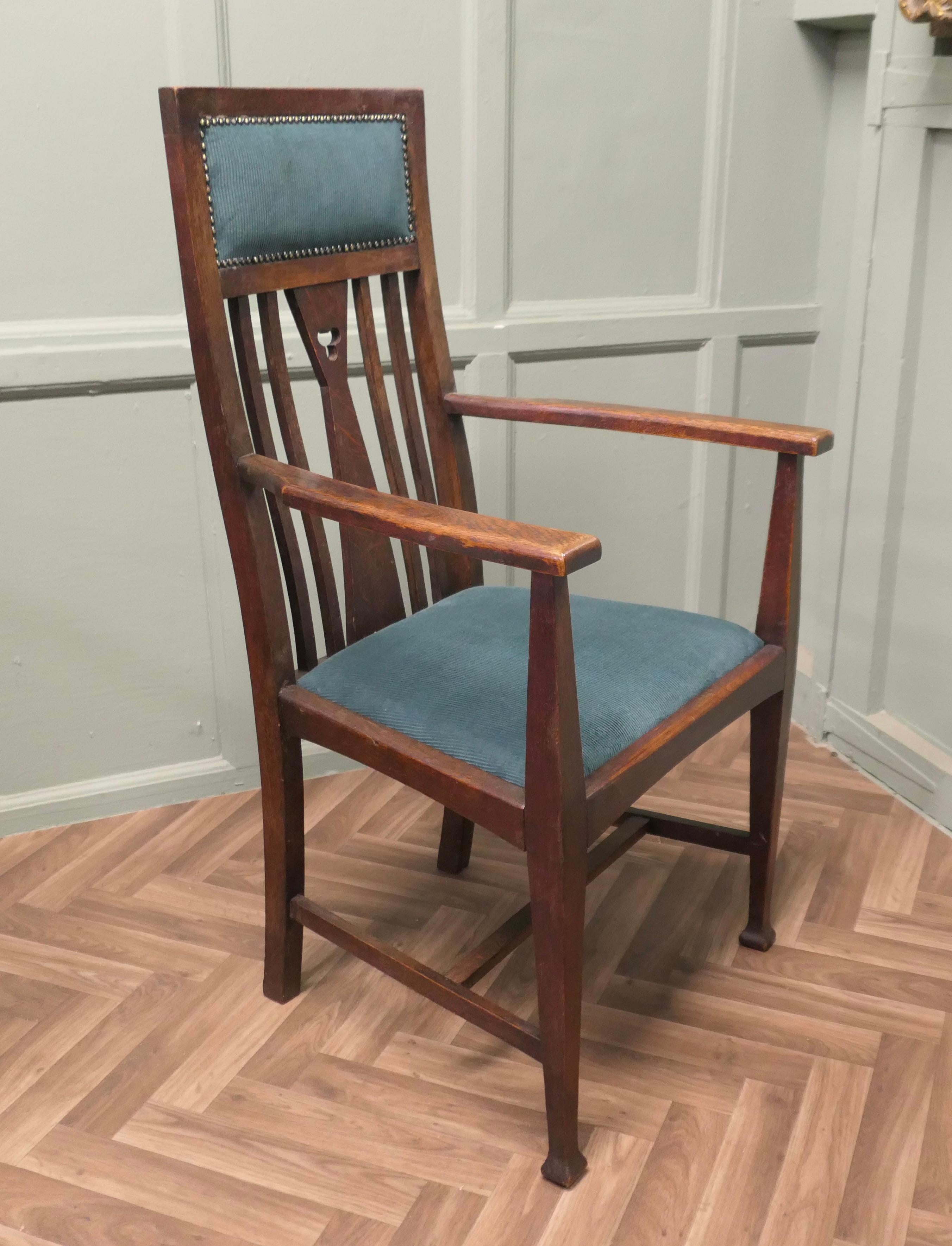 Set of 6 Arts and Crafts Dining Chairs   This is a very handsome set in vendita 2