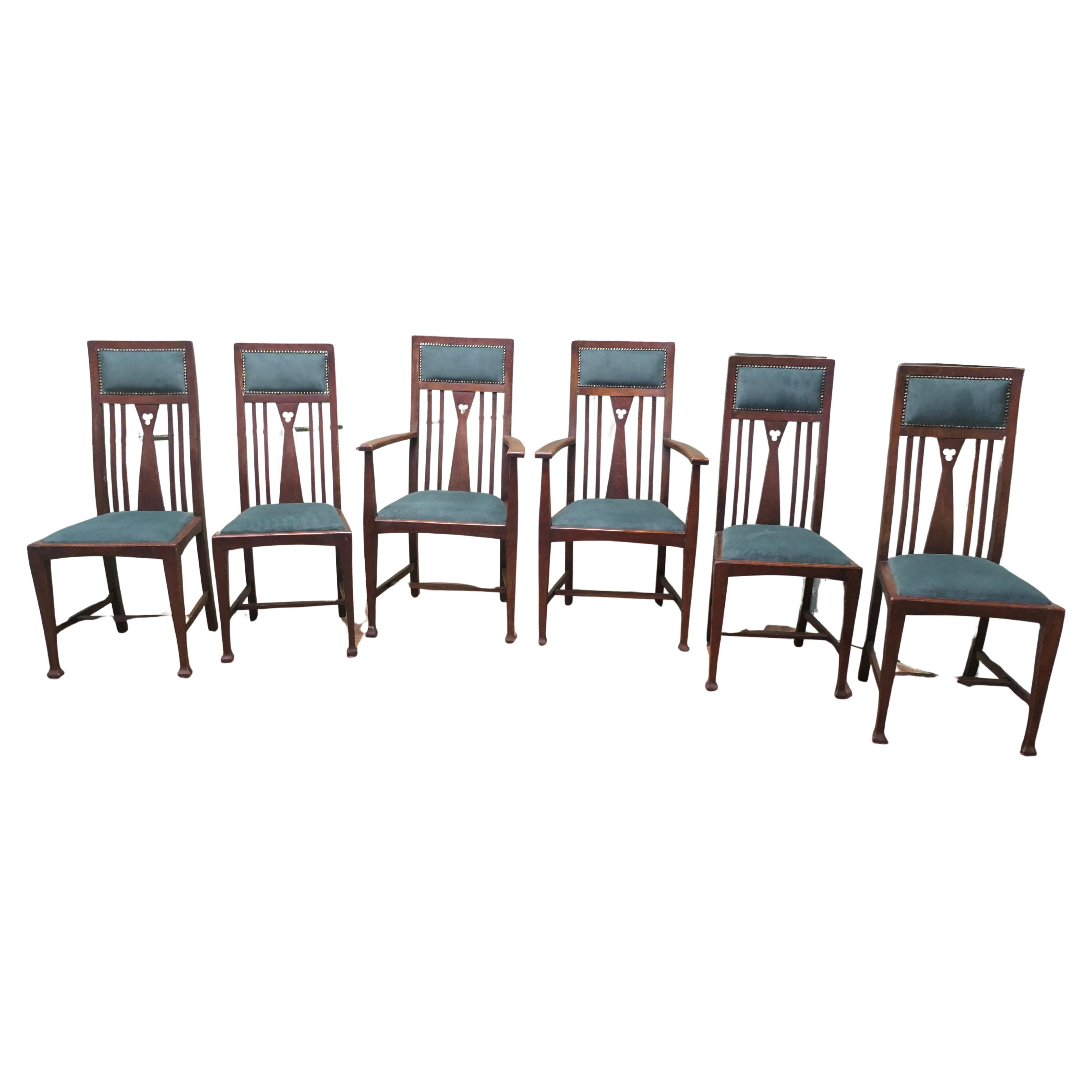 Set of 6 Arts and Crafts Dining Chairs   This is a very handsome set in vendita