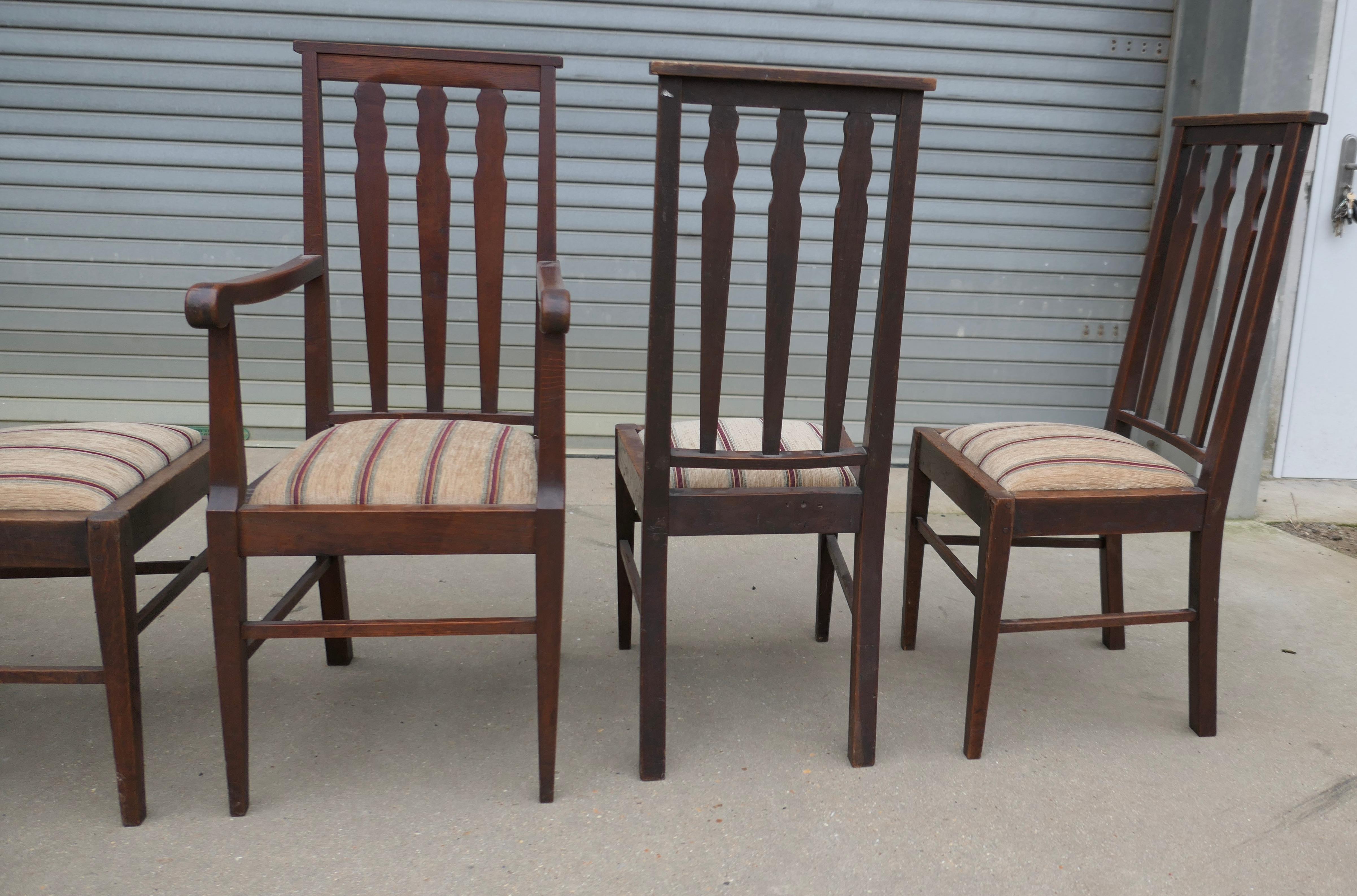 Ensemble de 6 chaises de salle à manger en Oak Arts and Crafts   Il s'agit d'un très bel ensemble en vente 1