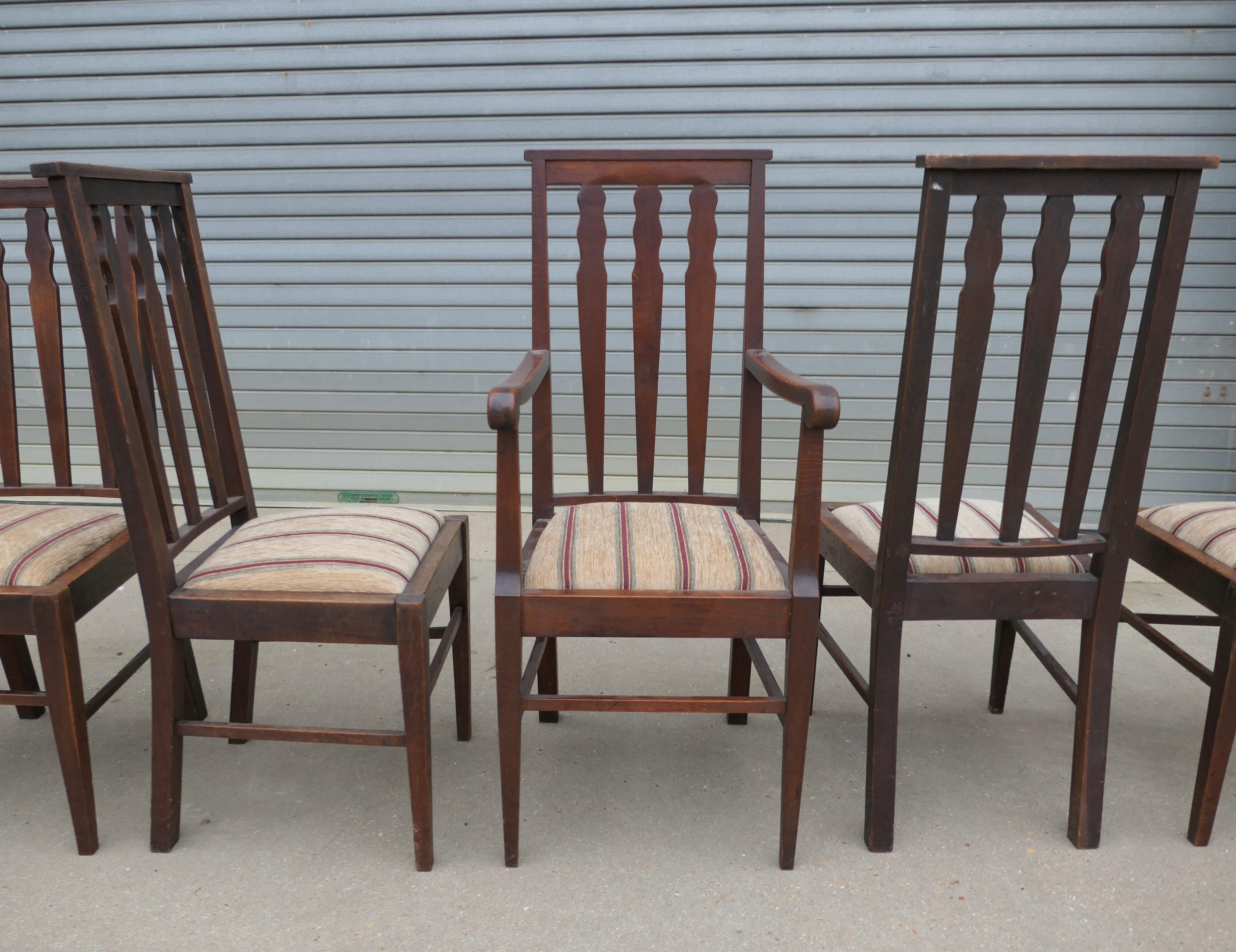 Ensemble de 6 chaises de salle à manger en Oak Arts and Crafts   Il s'agit d'un très bel ensemble en vente 2