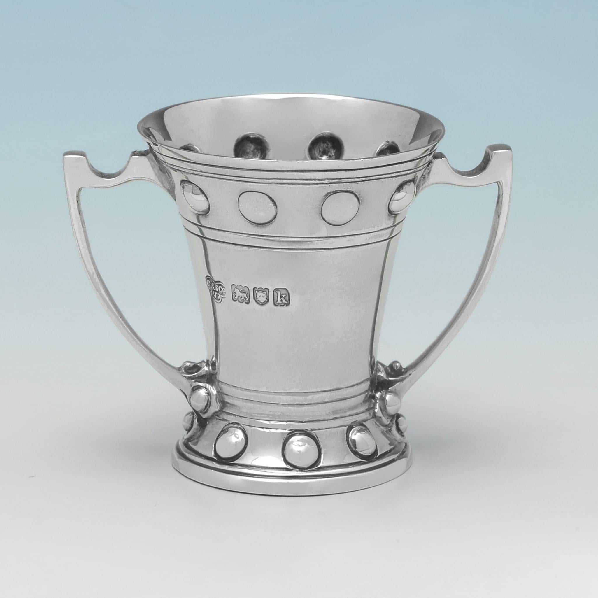 Arts and Crafts Ensemble de 6 tasses Tot en argent sterling d'époque Arts & Crafts fabriquées à Londres en 1905 en vente