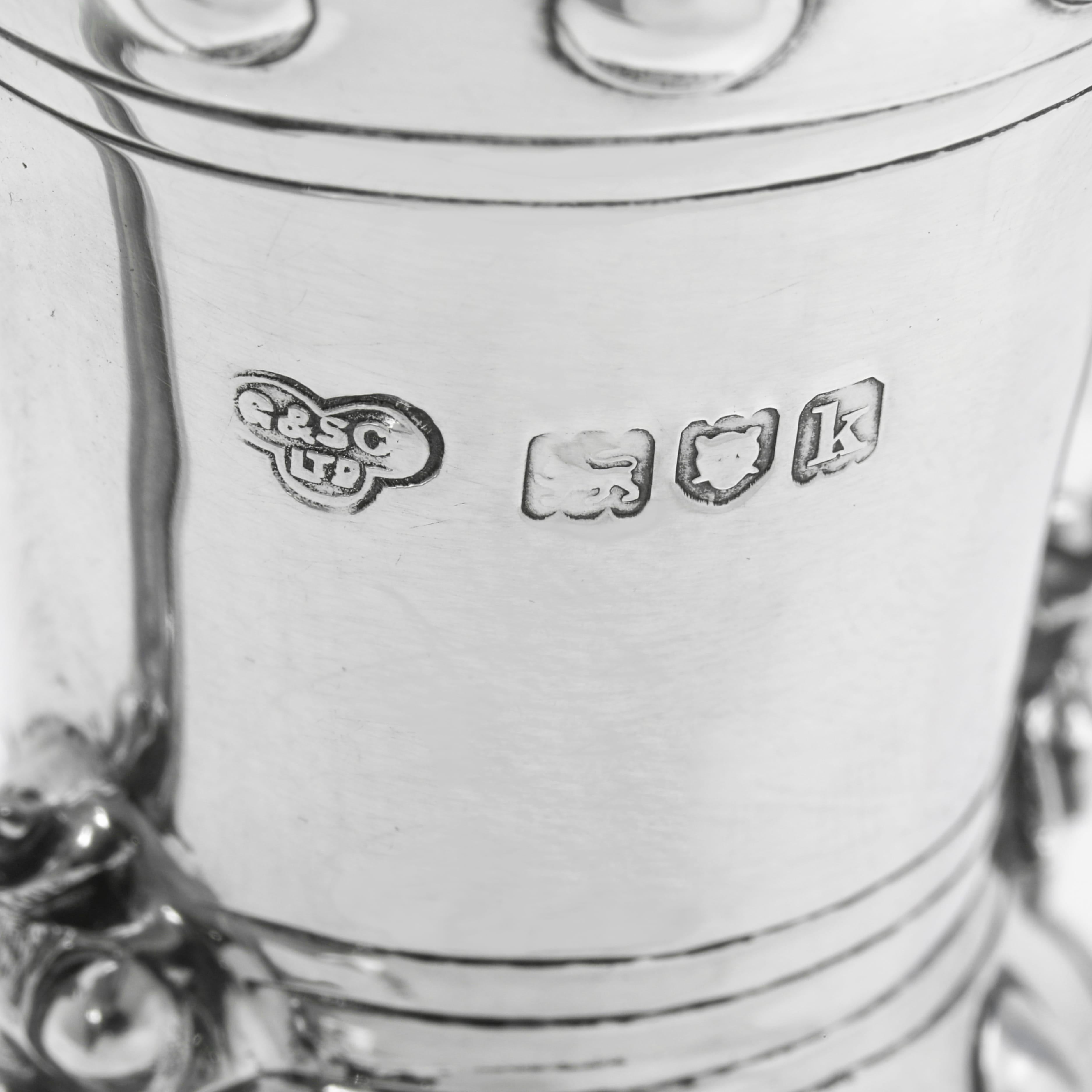 Anglais Ensemble de 6 tasses Tot en argent sterling d'époque Arts & Crafts fabriquées à Londres en 1905 en vente