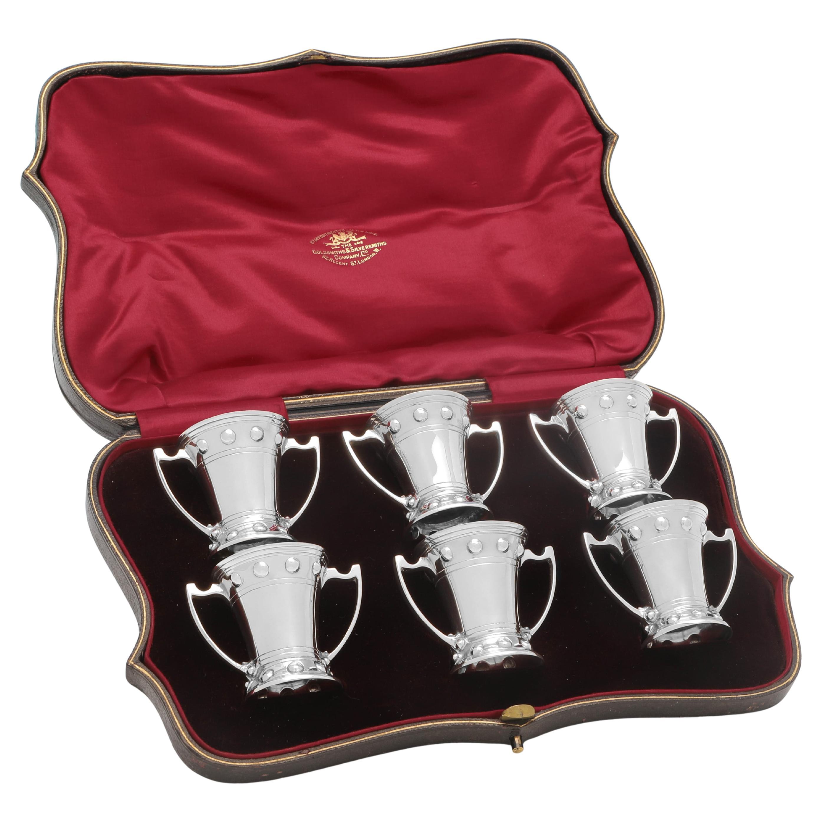 Set von 6 Tot Cups aus Sterlingsilber aus der Arts and Crafts-Periode, hergestellt 1905 in London