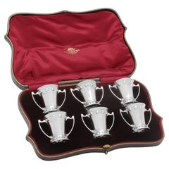 Ensemble de 6 tasses Tot en argent sterling d'époque Arts & Crafts fabriquées à Londres en 1905