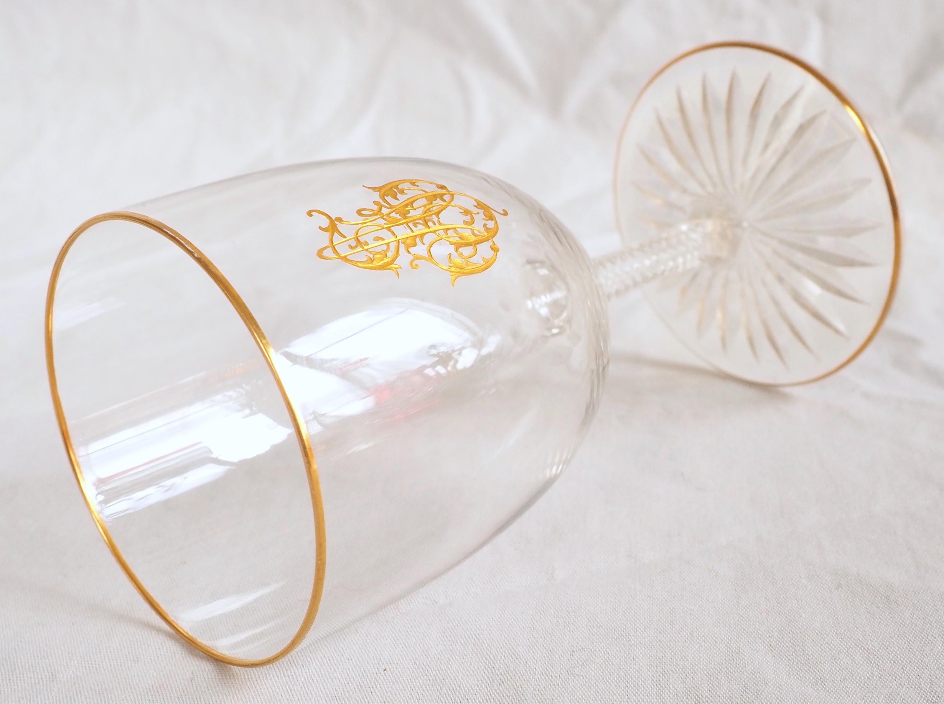 Set of 6 Baccarat crystal liquor glasses enhanced with fine gold forme / shape F 3
