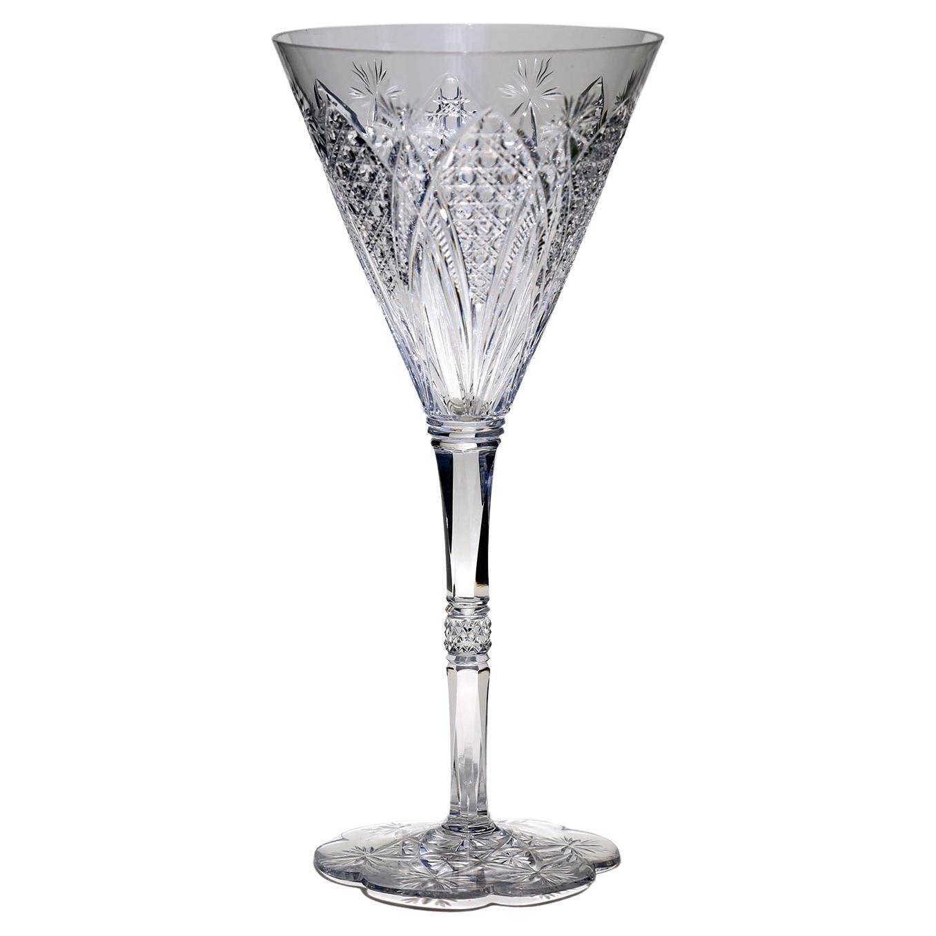 El servicio Elbeuf de Baccarat se introdujo por primera vez en 1908 y se presentó en la Exposición Internacional de Nancy, Francia, en 1909. Encargada especialmente en 1920 por el Maharajá de Baroda. Este juego de 6 copas firmadas por Baccarat son