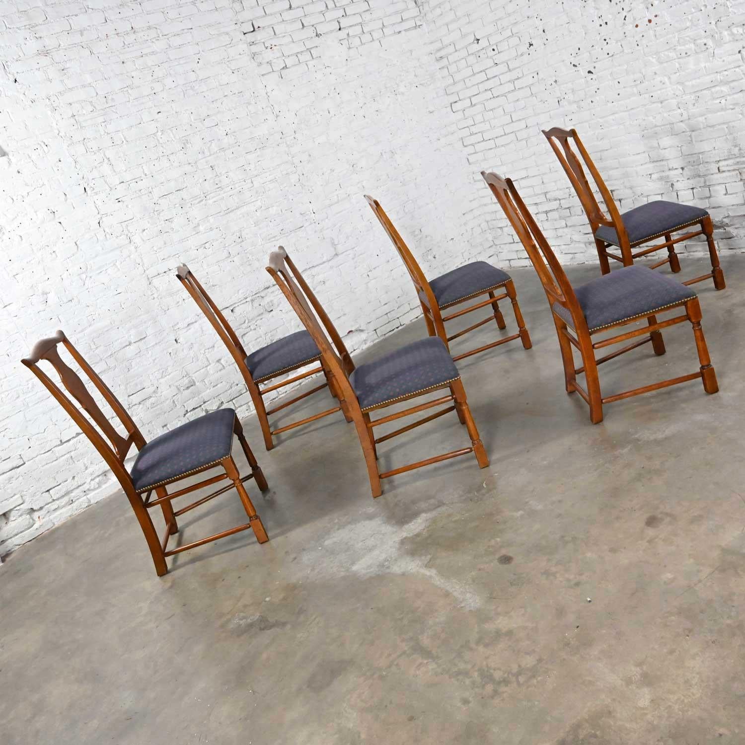 20th Century Set of 6 Baker Chippendale Style Dining Chairs Solid Splat and Turned Front Legs For Sale