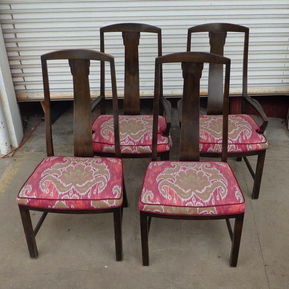 Set of baker dining chairs

Dark walnut consisting of 4 arm and 2 side chairs reupholstered in a bright Ikat print.

Measures: Seat height 18.5