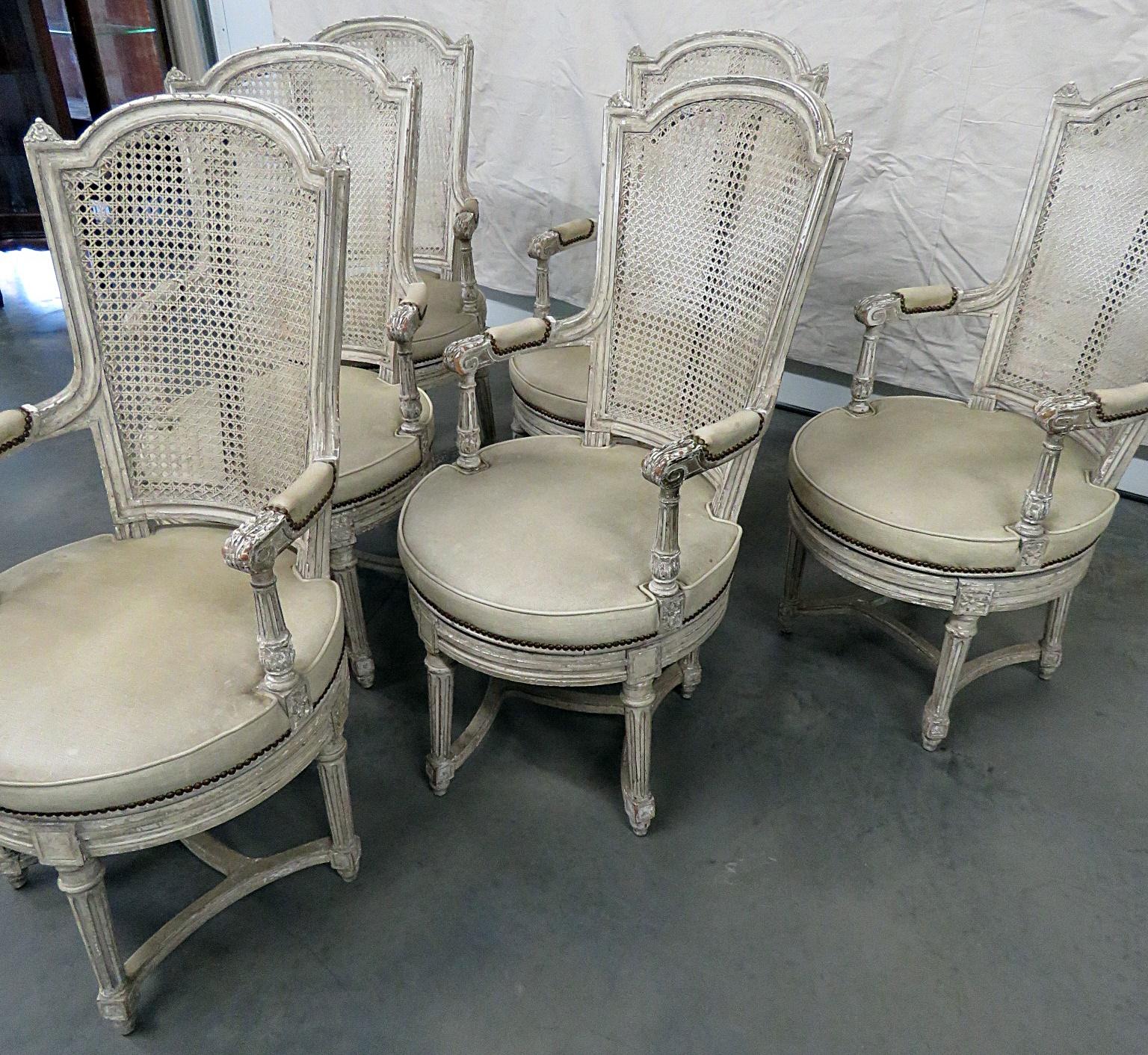 American Set of 6 Baker Swiveling French Louis XV Style Painted Dining Room Armchairs