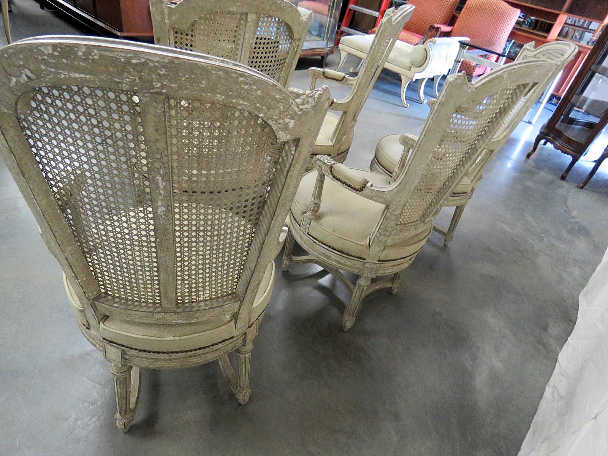 Set of 6 Baker Swiveling French Louis XV Style Painted Dining Room Armchairs In Good Condition In Swedesboro, NJ