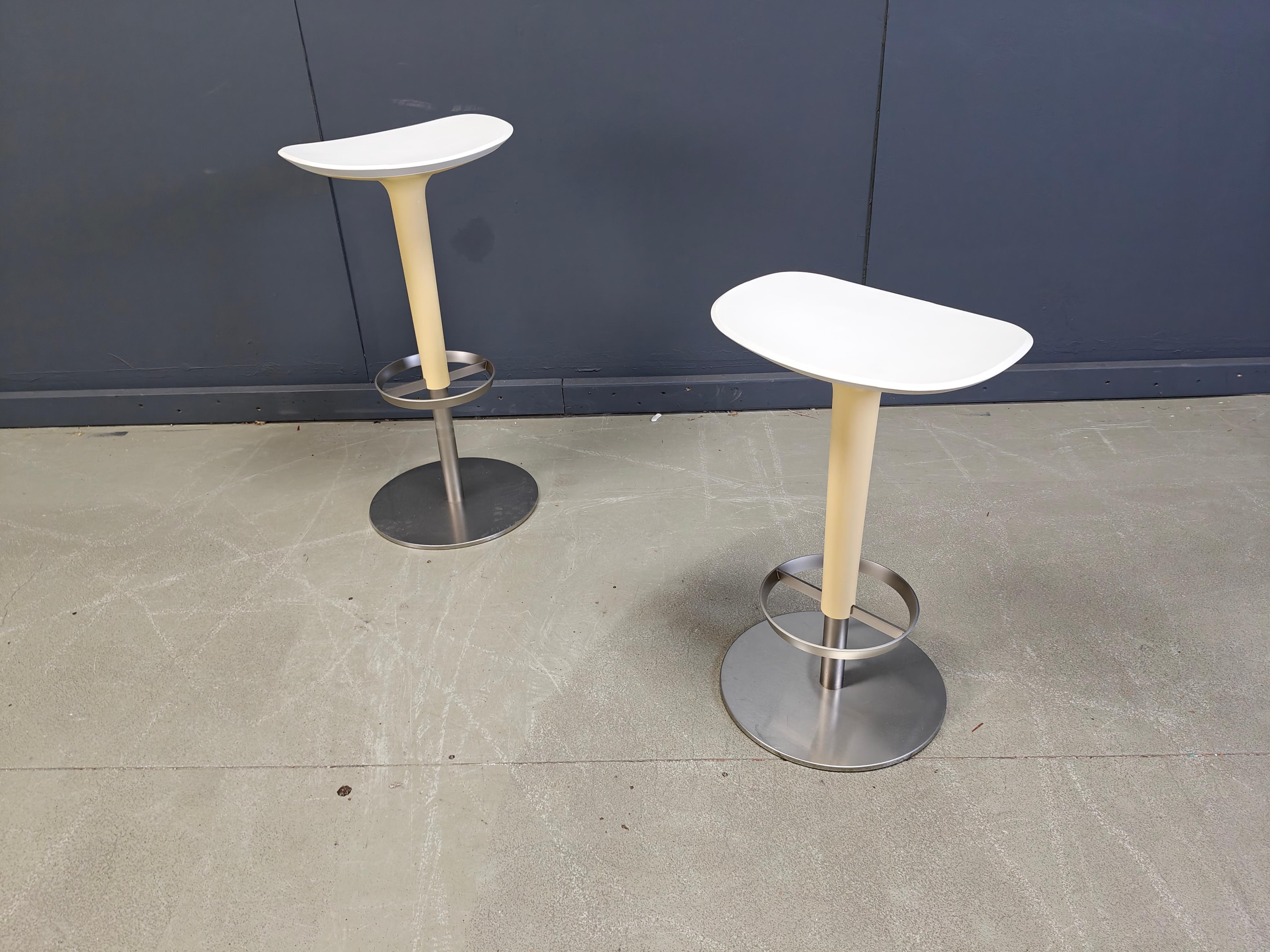 Set of 6 bar stools by Arper, 1990s In Good Condition For Sale In Leuven, Vlaams Gewest