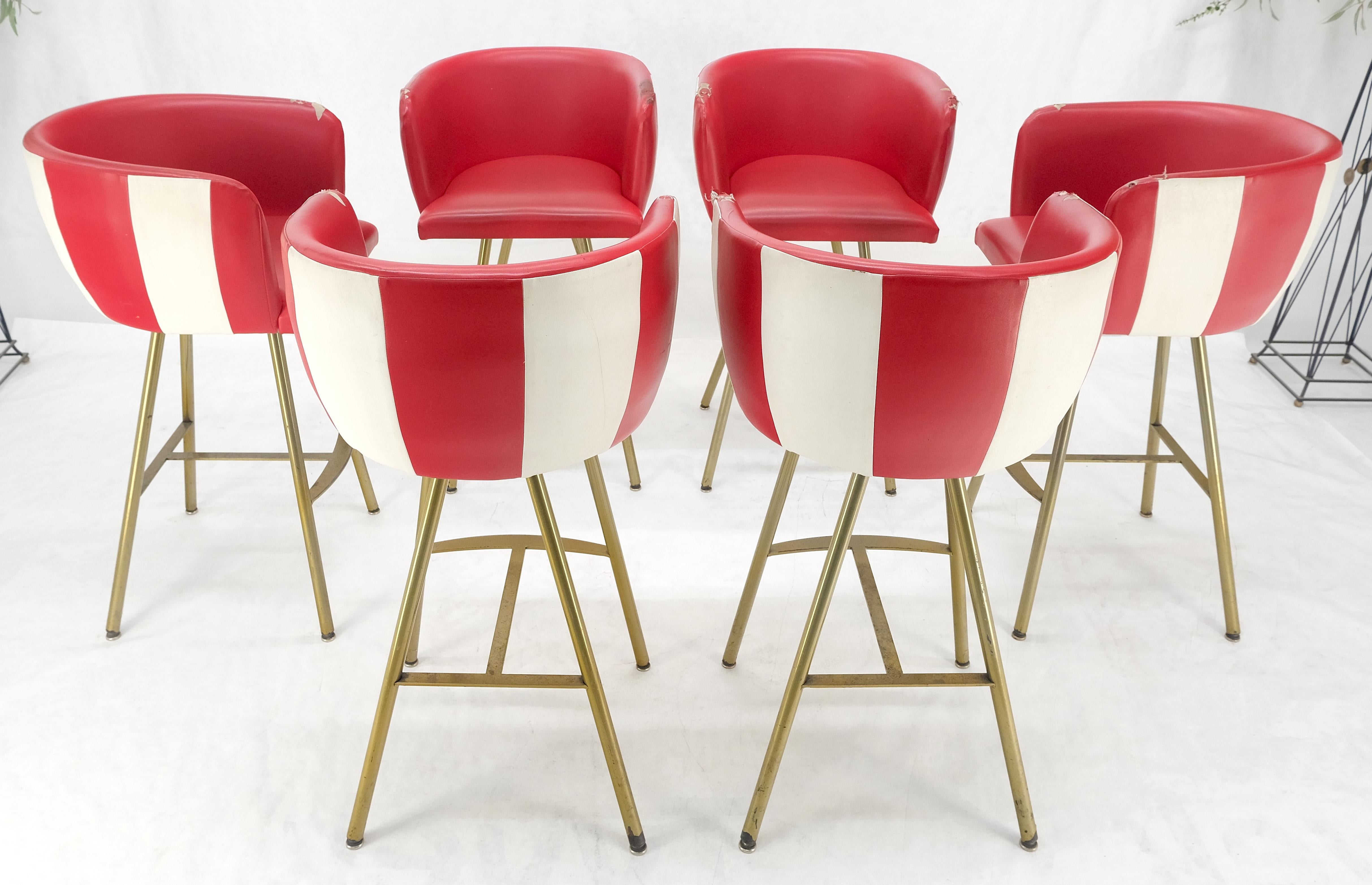 Mid-Century moderno Set di 6 sgabelli da bar con schienale a botte del Mid Century Modern Bar Stools così com'è Tappezzeria in vendita
