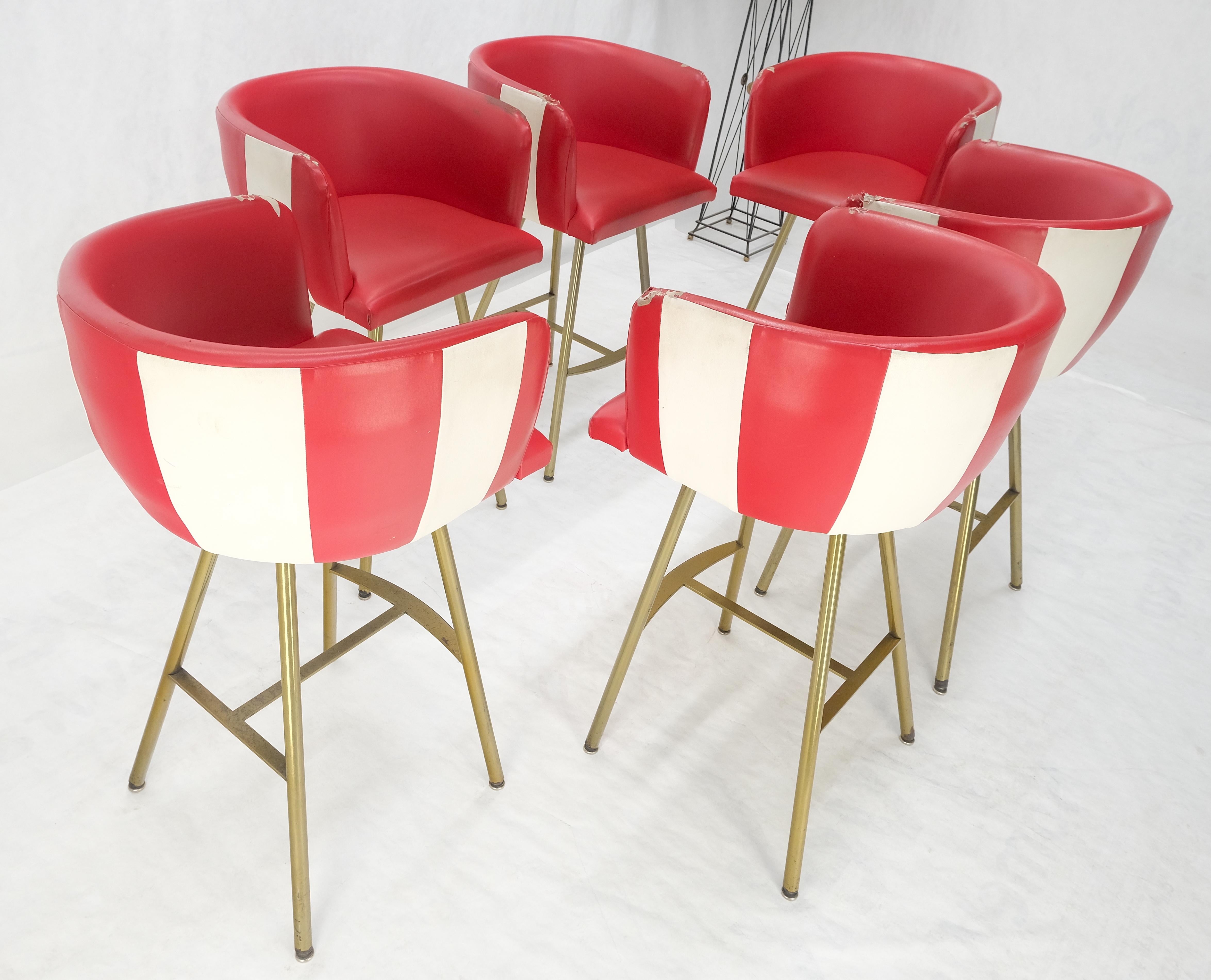 XX secolo Set di 6 sgabelli da bar con schienale a botte del Mid Century Modern Bar Stools così com'è Tappezzeria in vendita