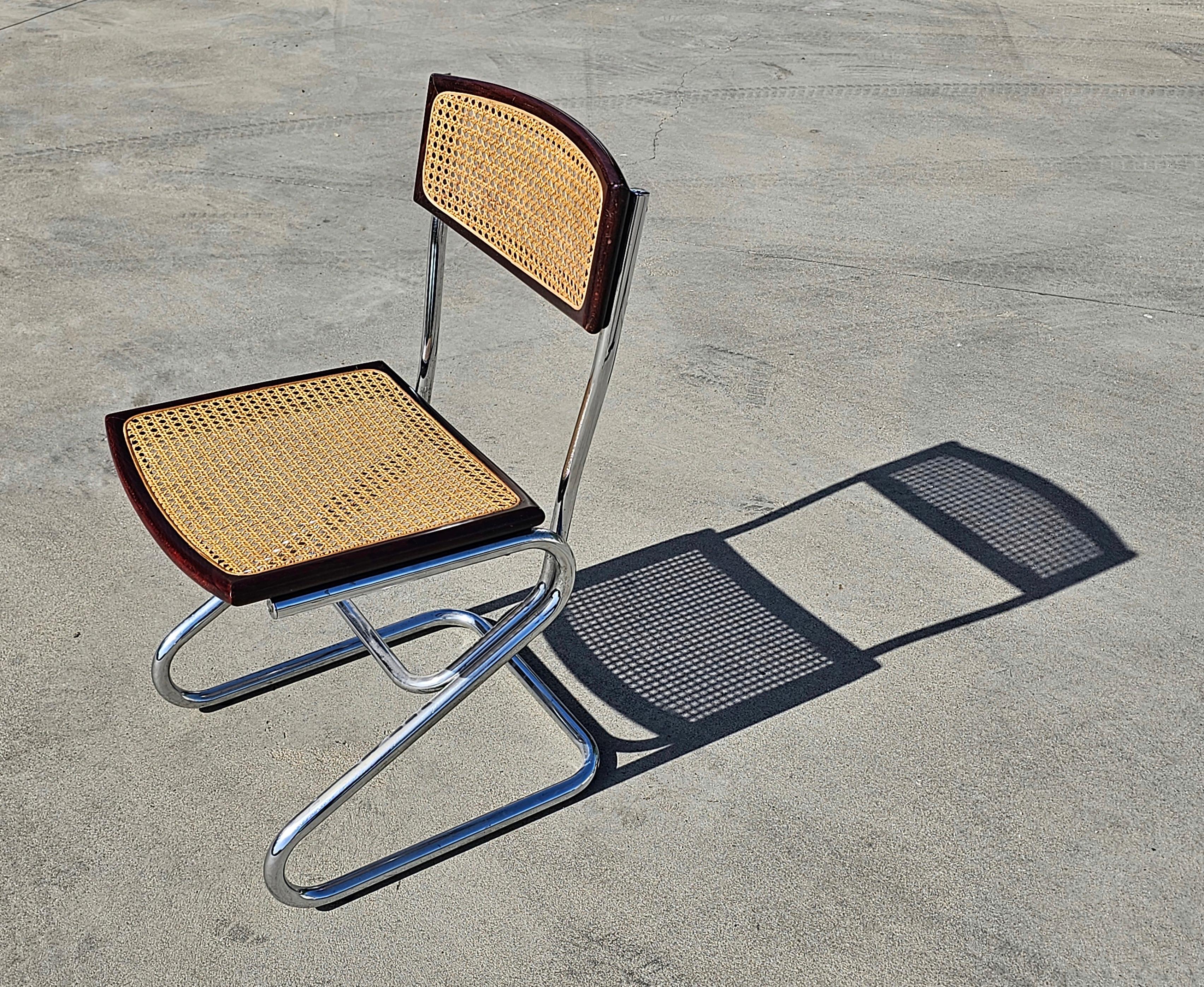Canne 1 des 2 chaises de salle à manger tubulaires de style Bauhaus avec sièges en rotin, Italie, années 1970 en vente