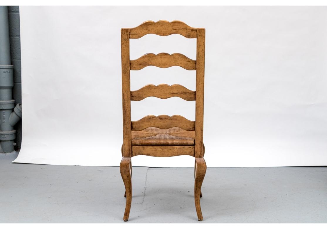 Satz von 6 Bausman Land Französisch Ladder-back Stühle mit Rush Sitze im Zustand „Relativ gut“ im Angebot in Bridgeport, CT