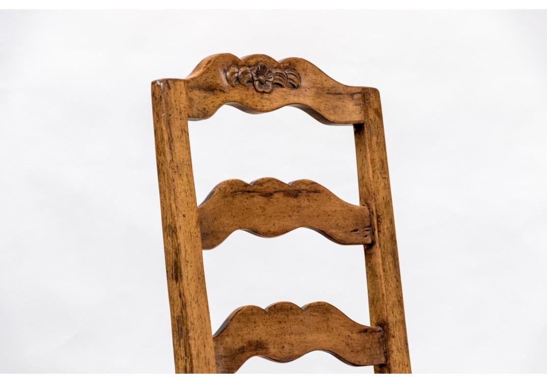 Satz von 6 Bausman Land Französisch Ladder-back Stühle mit Rush Sitze (20. Jahrhundert) im Angebot