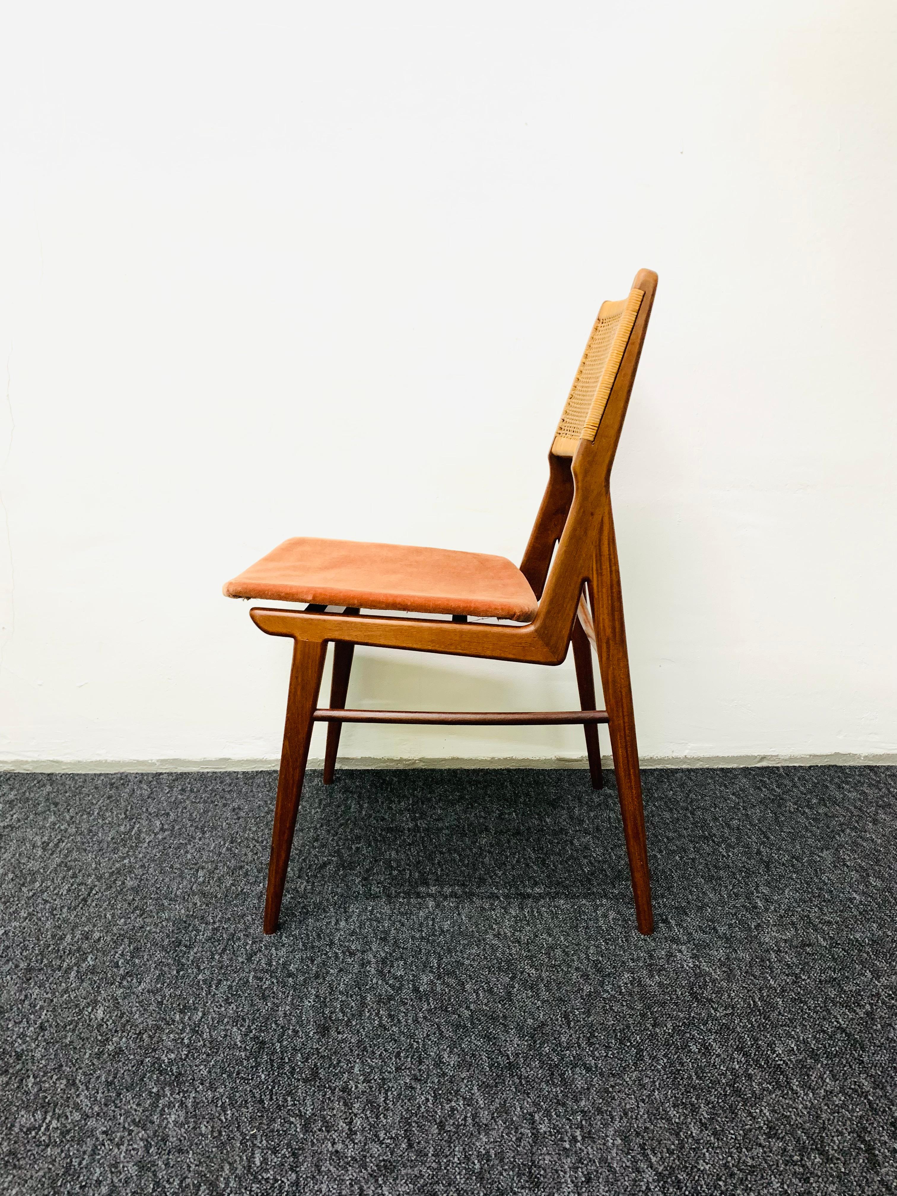 Satz von 6 schönen Esszimmerstühlen aus Teakholz im Zustand „Gut“ im Angebot in München, DE