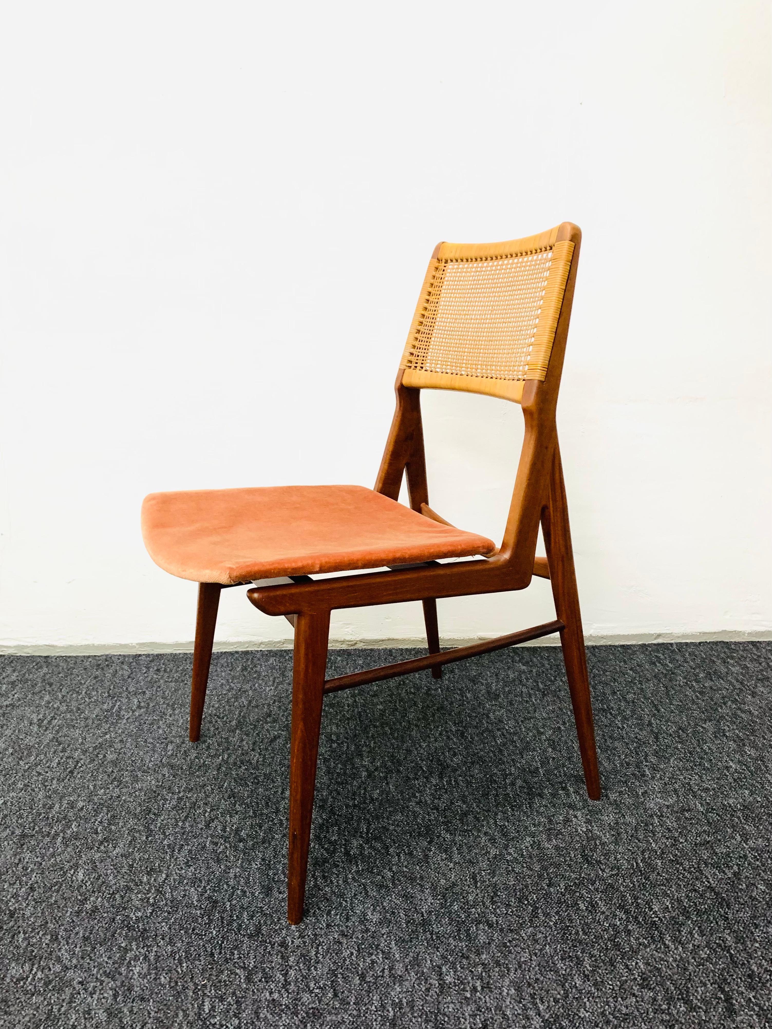 Milieu du XXe siècle Ensemble de 6 belles chaises de salle à manger en teck en vente