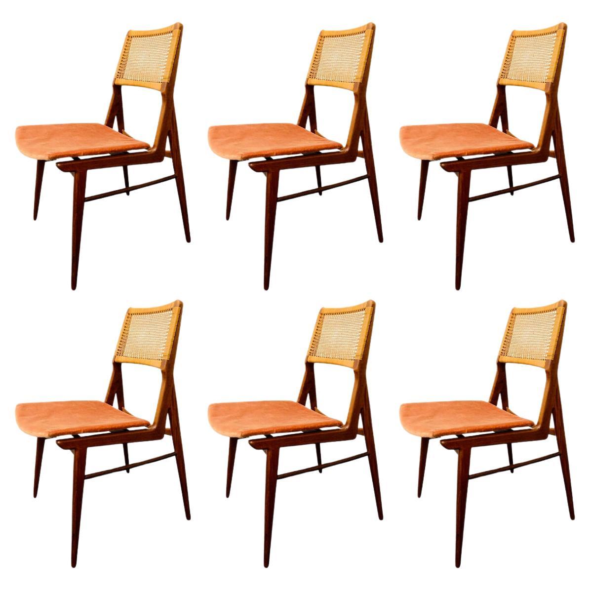 Ensemble de 6 belles chaises de salle à manger en teck en vente