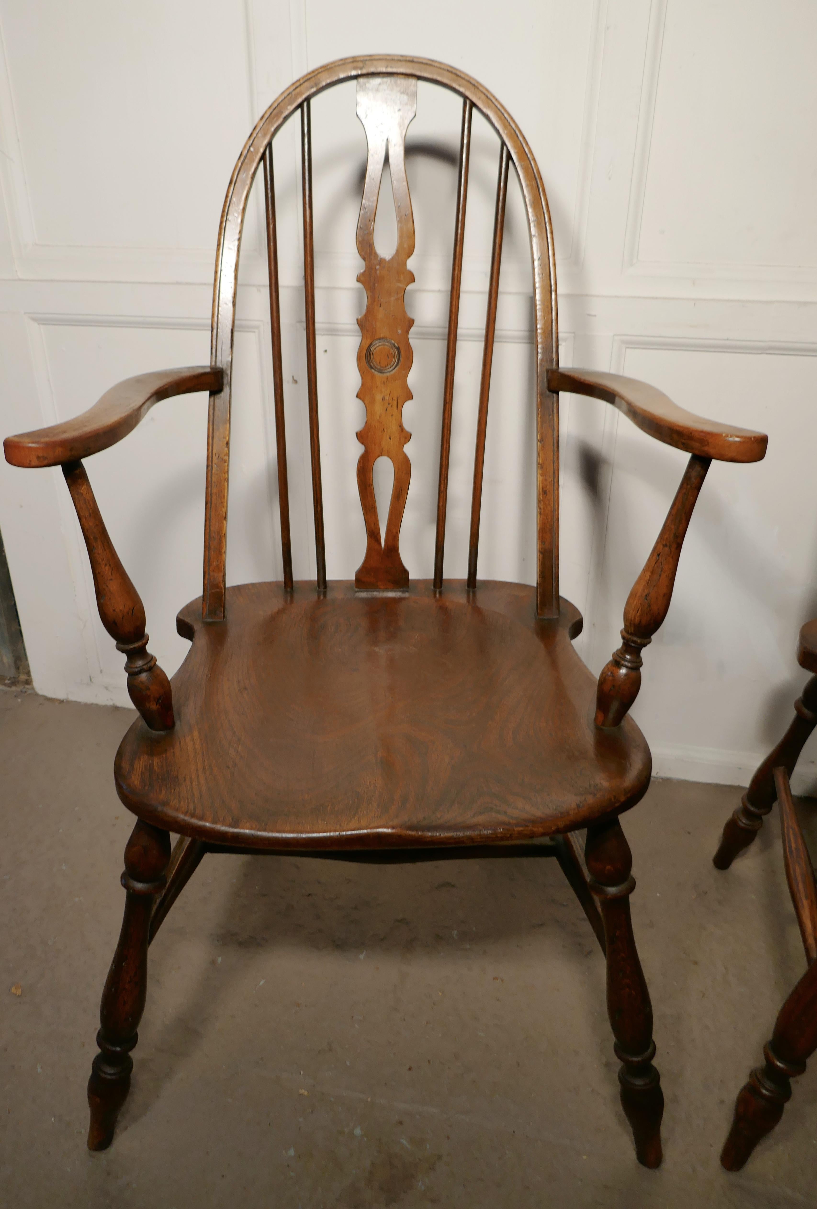 Set of 6 beech & elm Arts & Crafts high back English windsor chairs, 

Set of 6, 2 carvers and 4 single chairs
The chairs are true set and have superb Saddle shaped solid elm seats with spindle backs in the Arts & Crafts style 
The chairs have