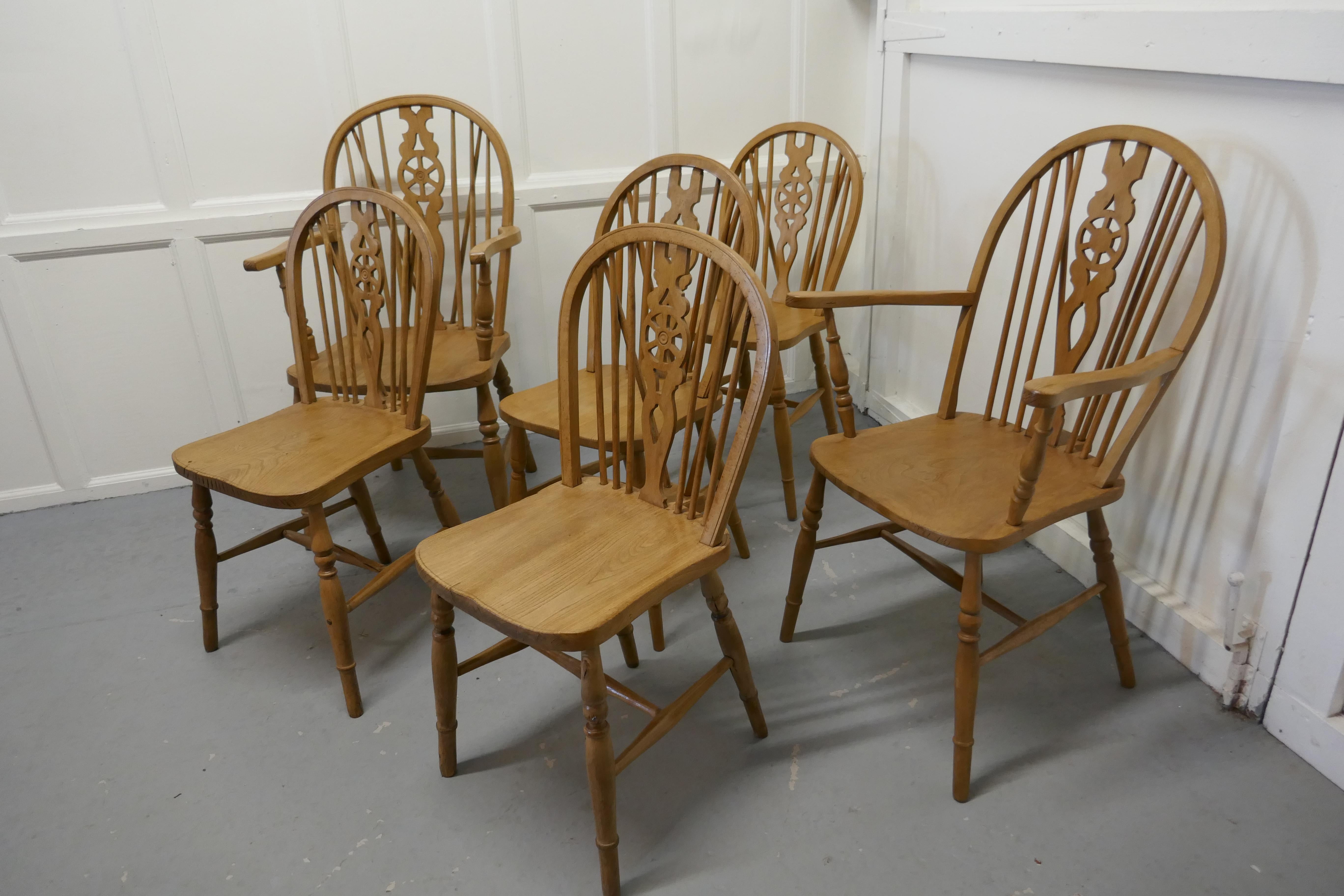 Set of 6 Beech & Elm Wheel Back Windsor Kitchen Dining Chairs In Good Condition In Chillerton, Isle of Wight