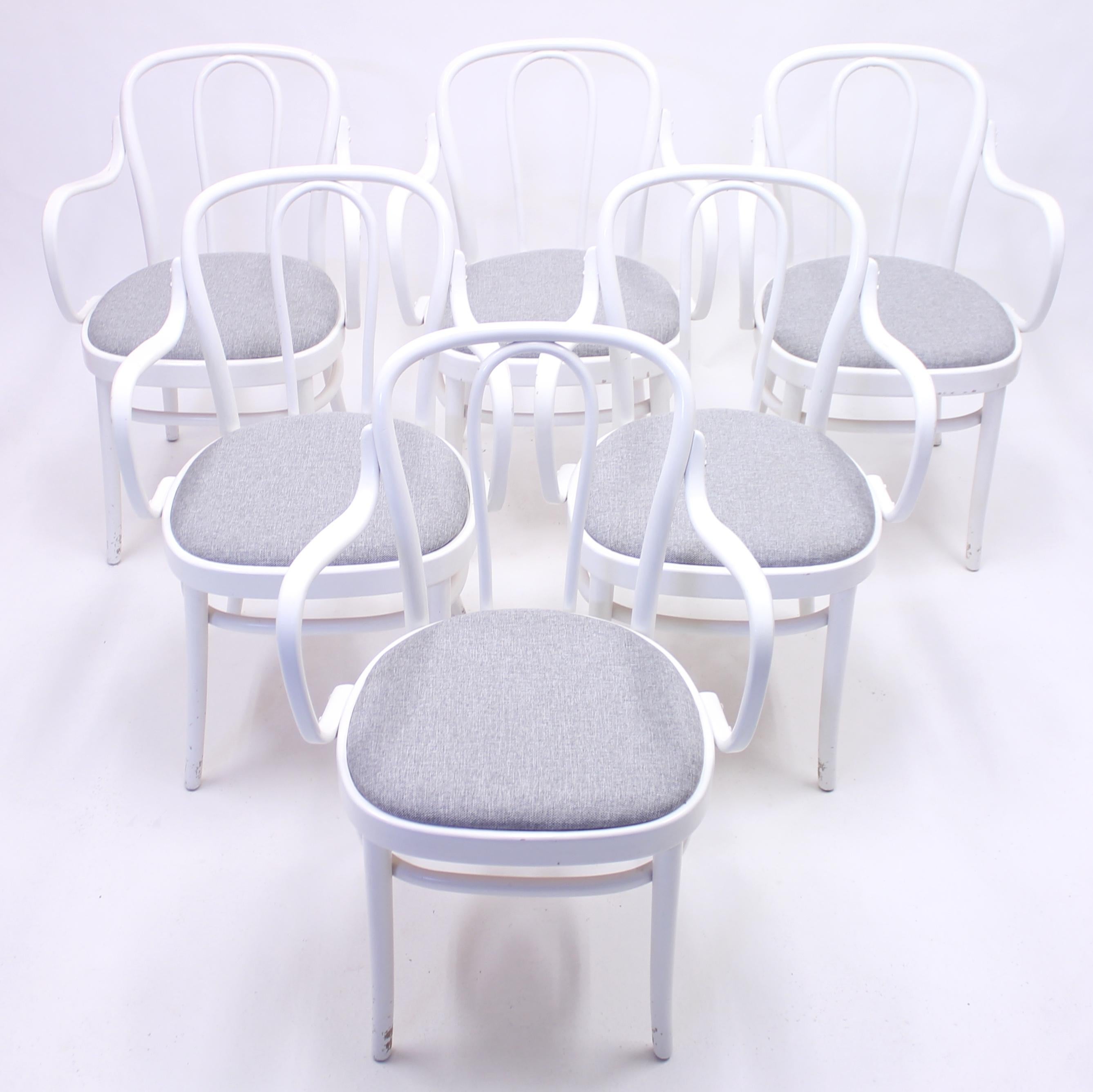 Set of 6 bent wood armchairs, model Wien, produced by Swedens premium bentwood manufacturer Gemla in the 1980s. The model is from the Gemla archives from 1907 but is based upon the Thonet model no 18 with armrests. Original white painted frames with