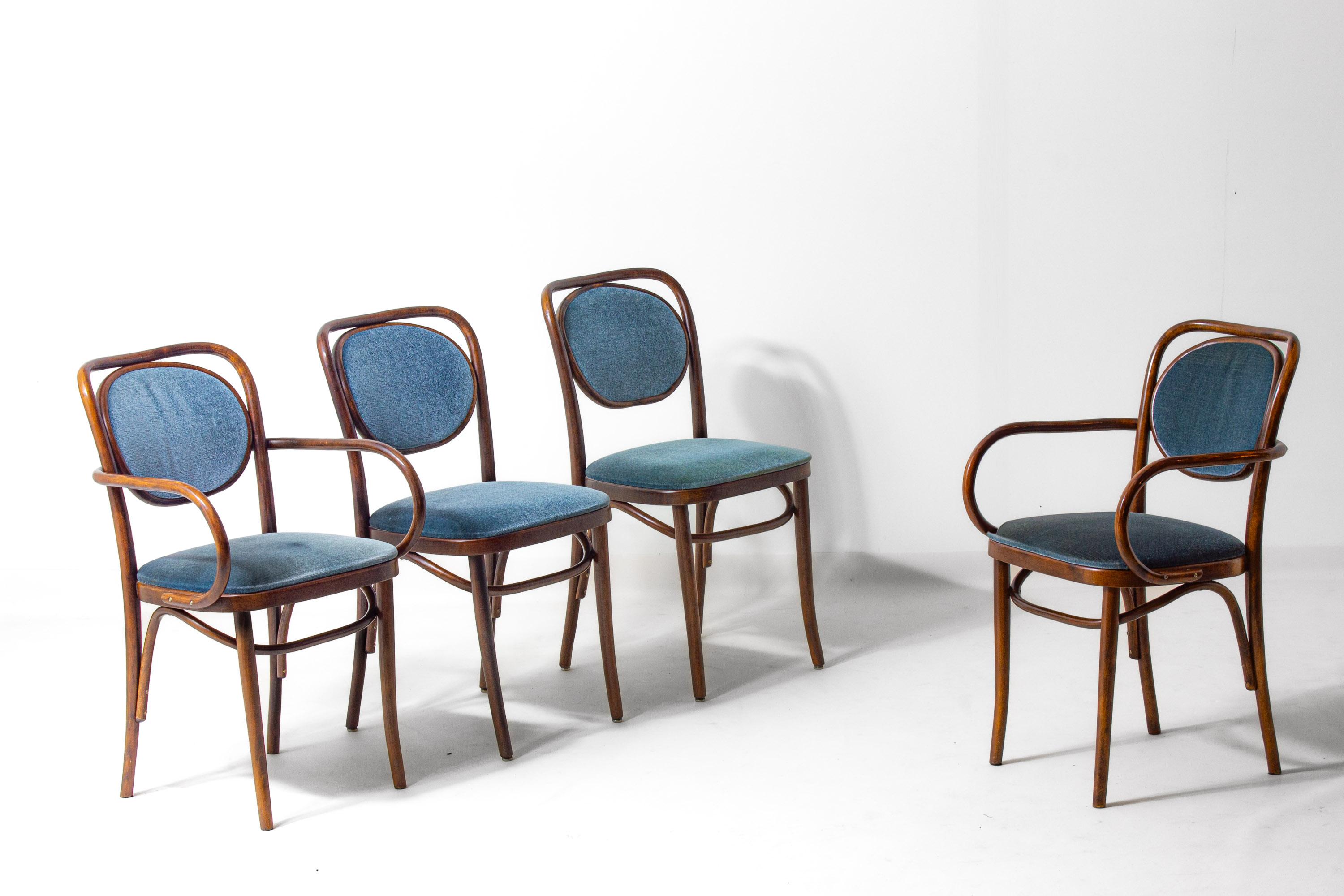 Set di 6 sedie in legno curvato con velluto blu di Josef Hoffman per Thonet, anni '60 In condizioni buone in vendita a Antwerpen, VAN