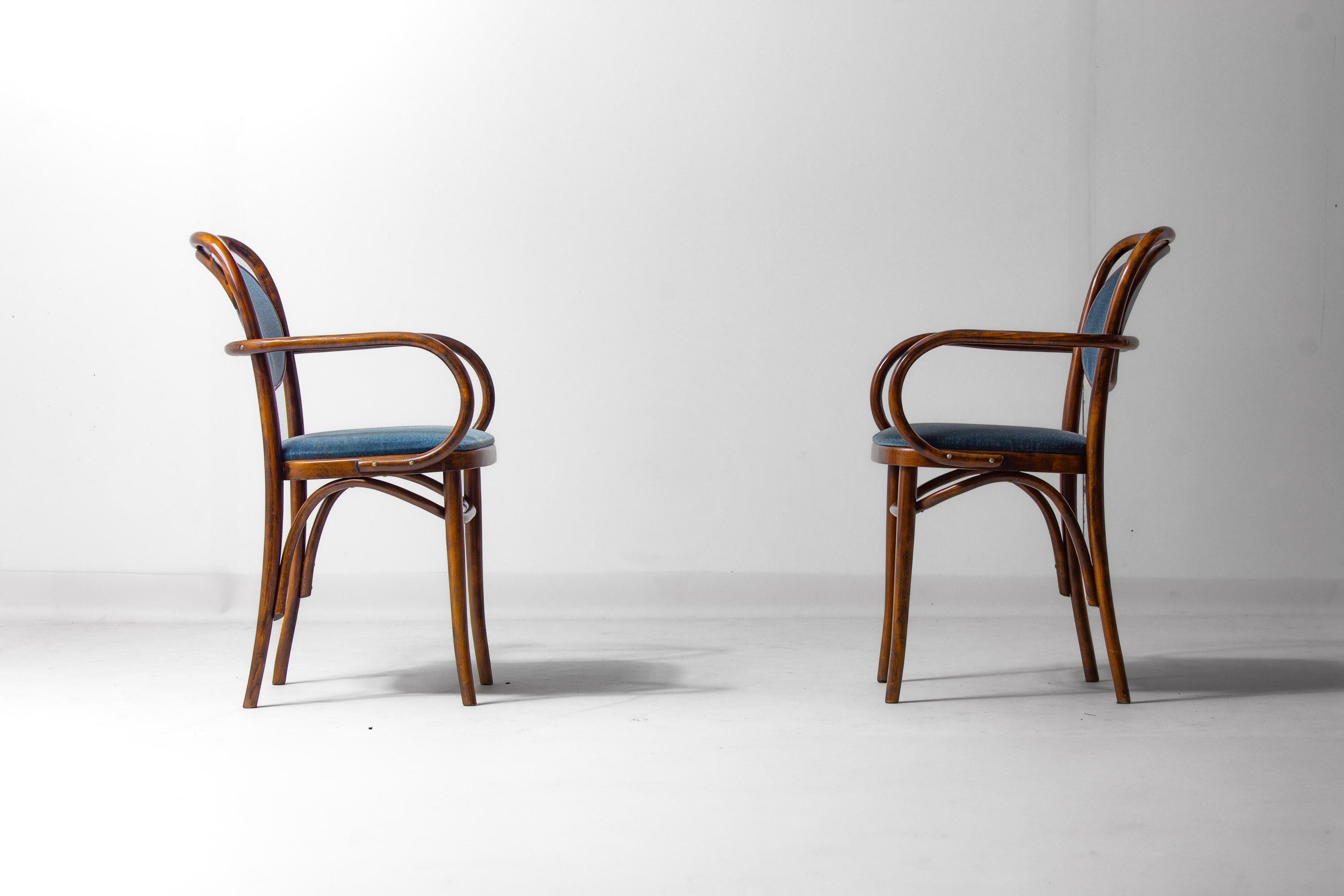 Metà XX secolo Set di 6 sedie in legno curvato con velluto blu di Josef Hoffman per Thonet, anni '60 in vendita