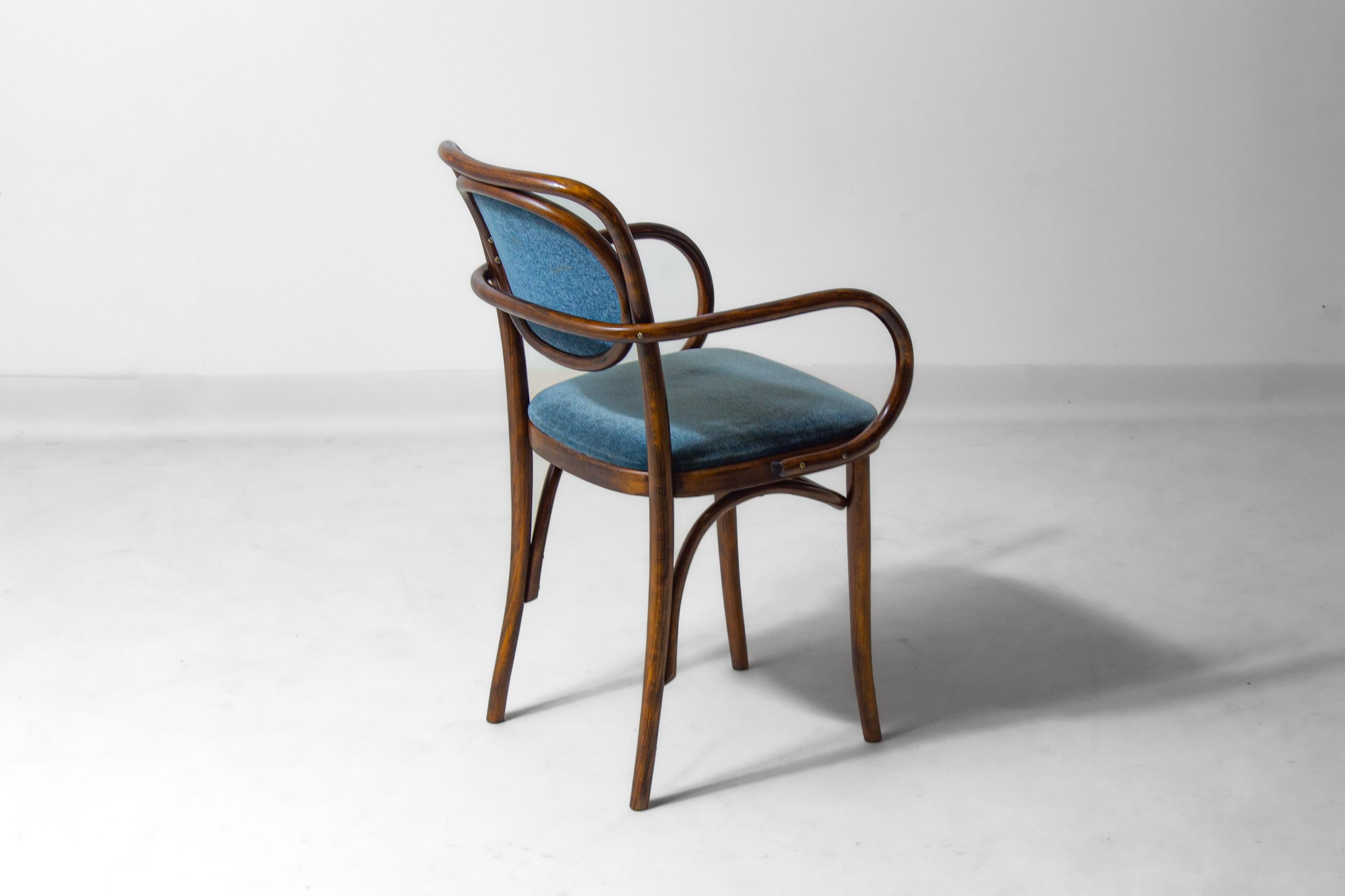Set di 6 sedie in legno curvato con velluto blu di Josef Hoffman per Thonet, anni '60 in vendita 1