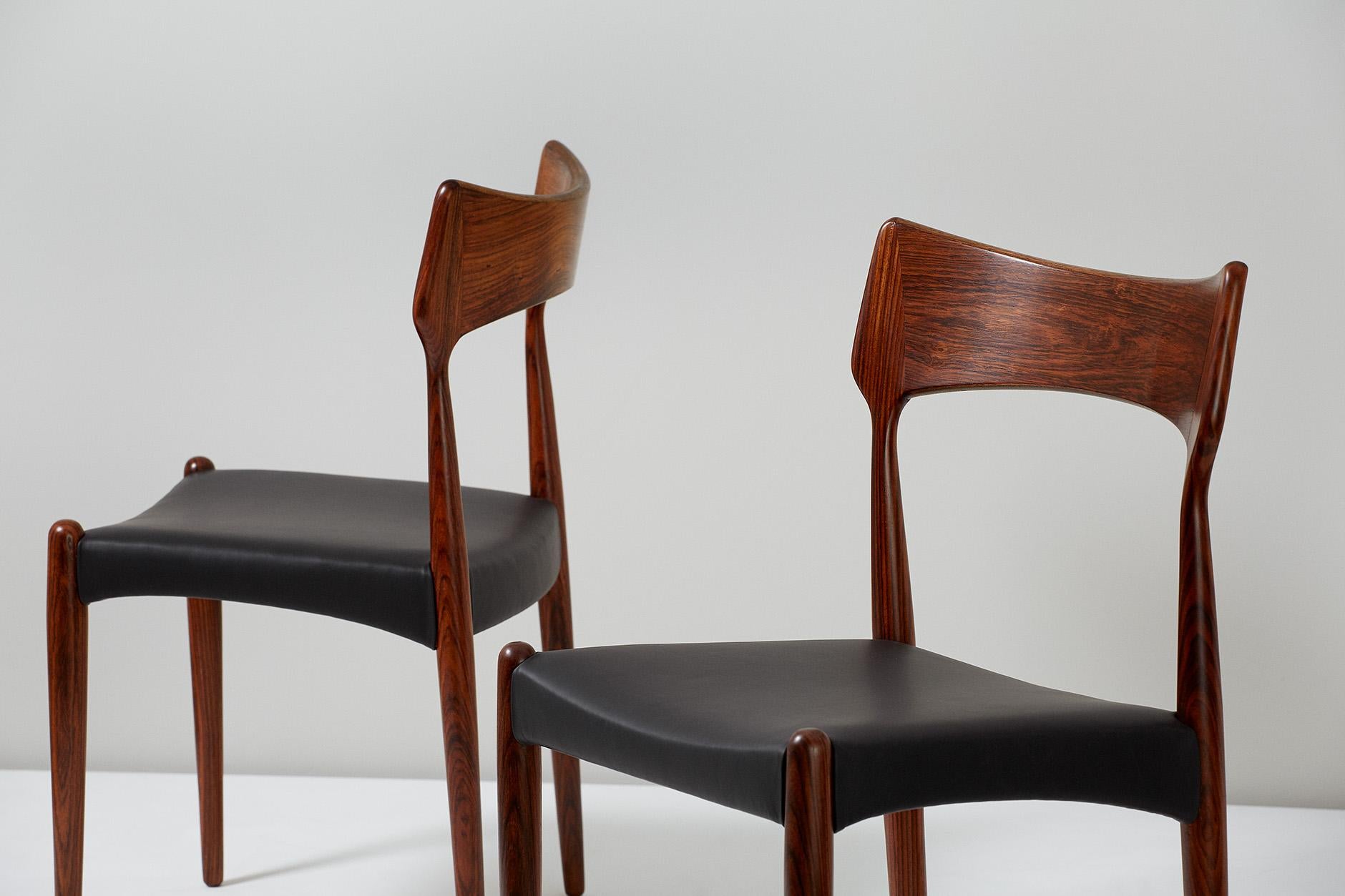 Cuir Ensemble de 6 chaises de salle à manger en bois de rose de Bernard Petersen, vers 1960 en vente