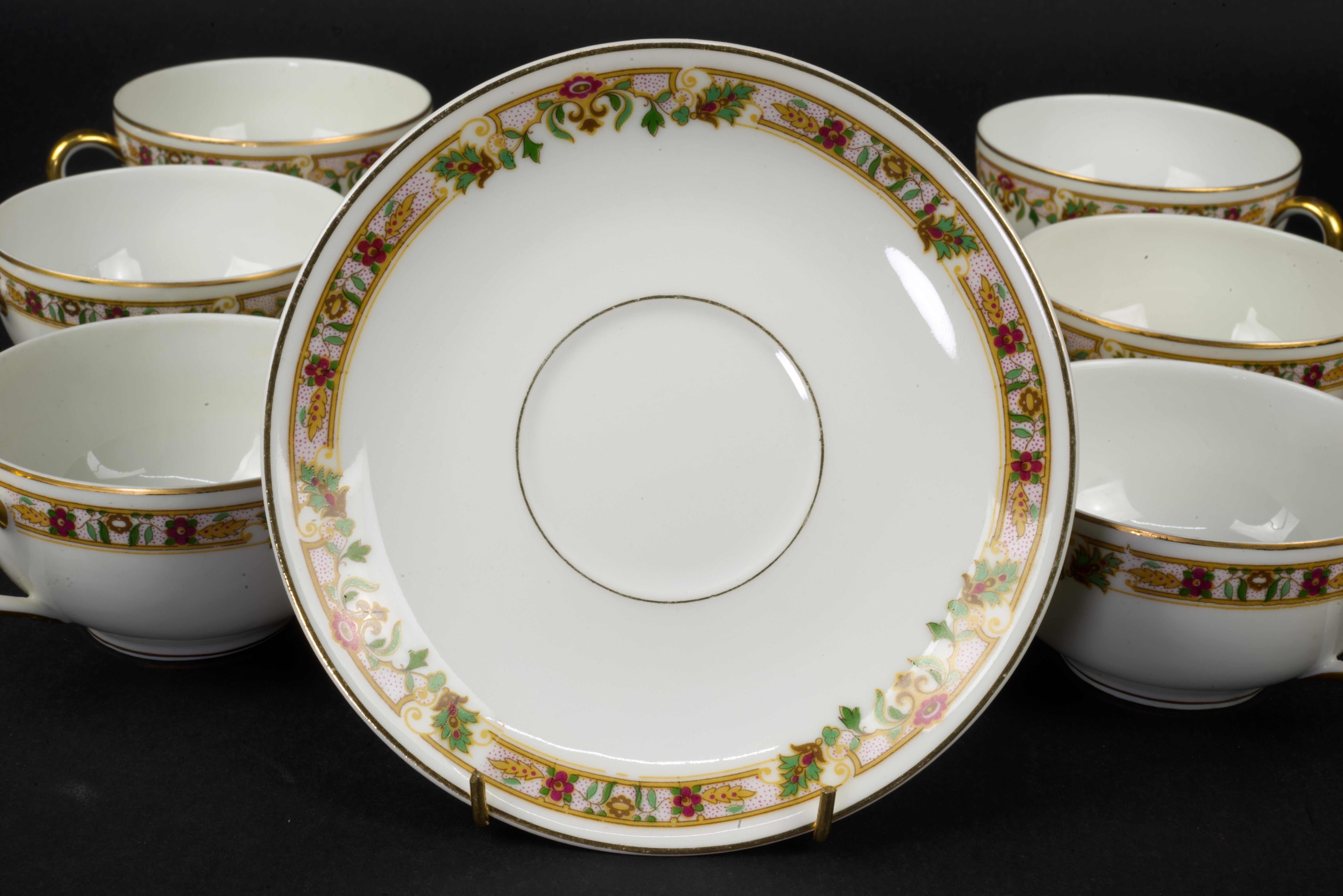 Juego de 6 tazas y platillos Bernardaud Limoges Art Déco Francia 1900-1929 en Bueno estado para la venta en Clifton Springs, NY
