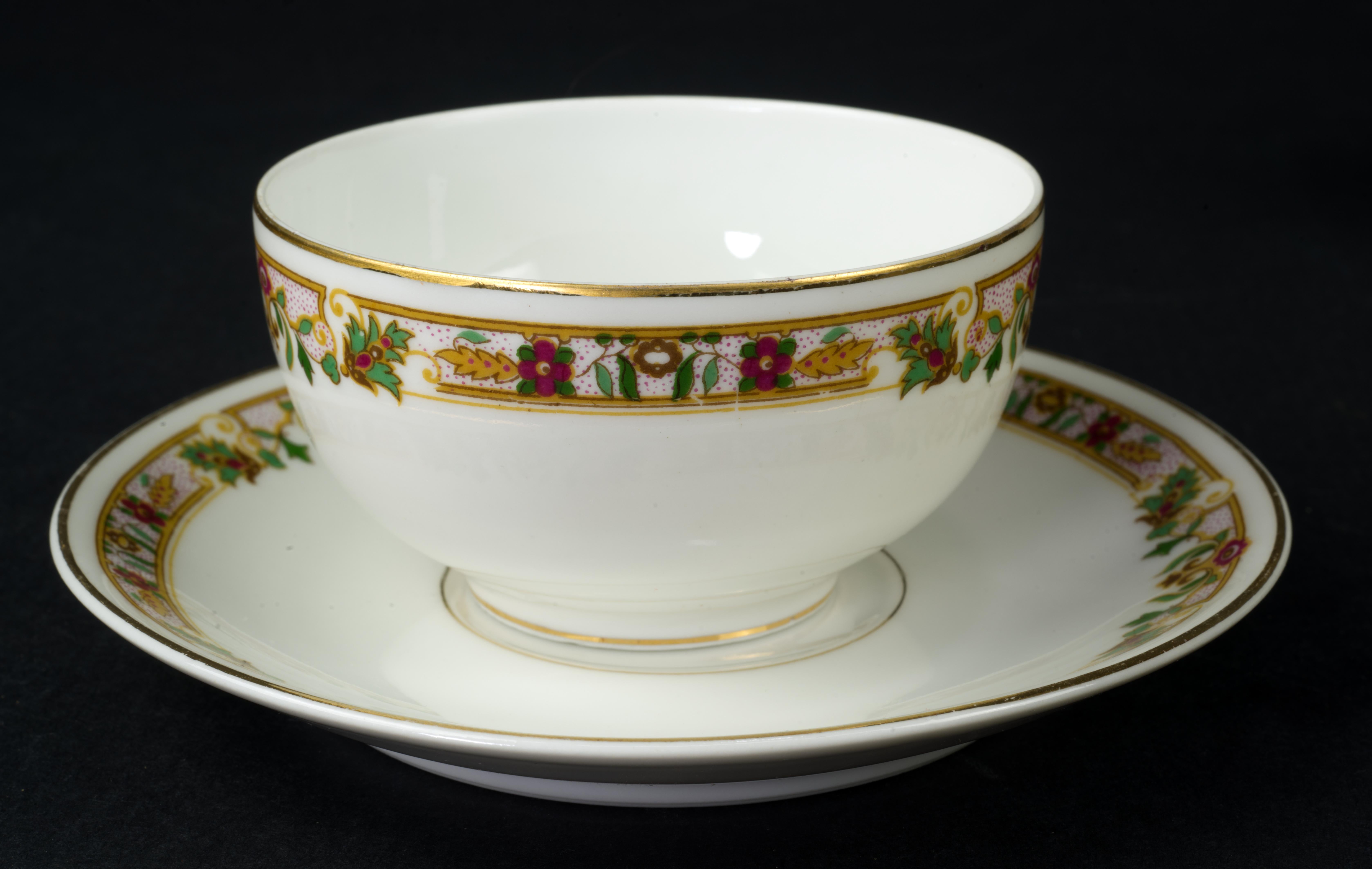 Juego de 6 tazas y platillos Bernardaud Limoges Art Déco Francia 1900-1929 en venta 2
